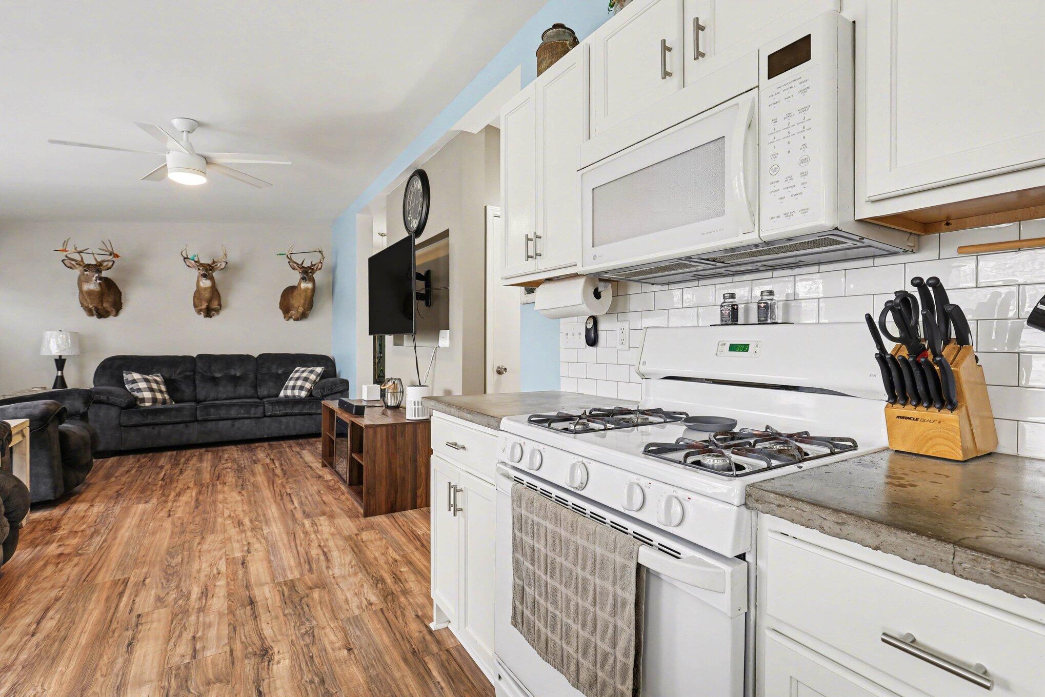 4595 Quebec Avenue Sw Property Photo 8