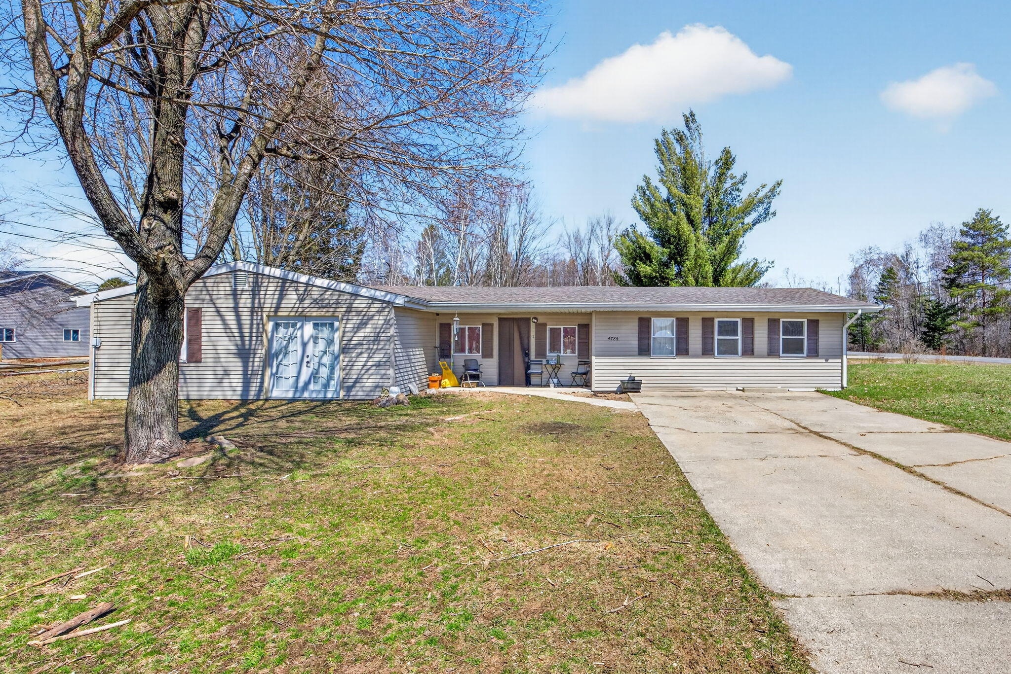 4784 1st Street Property Photo 4