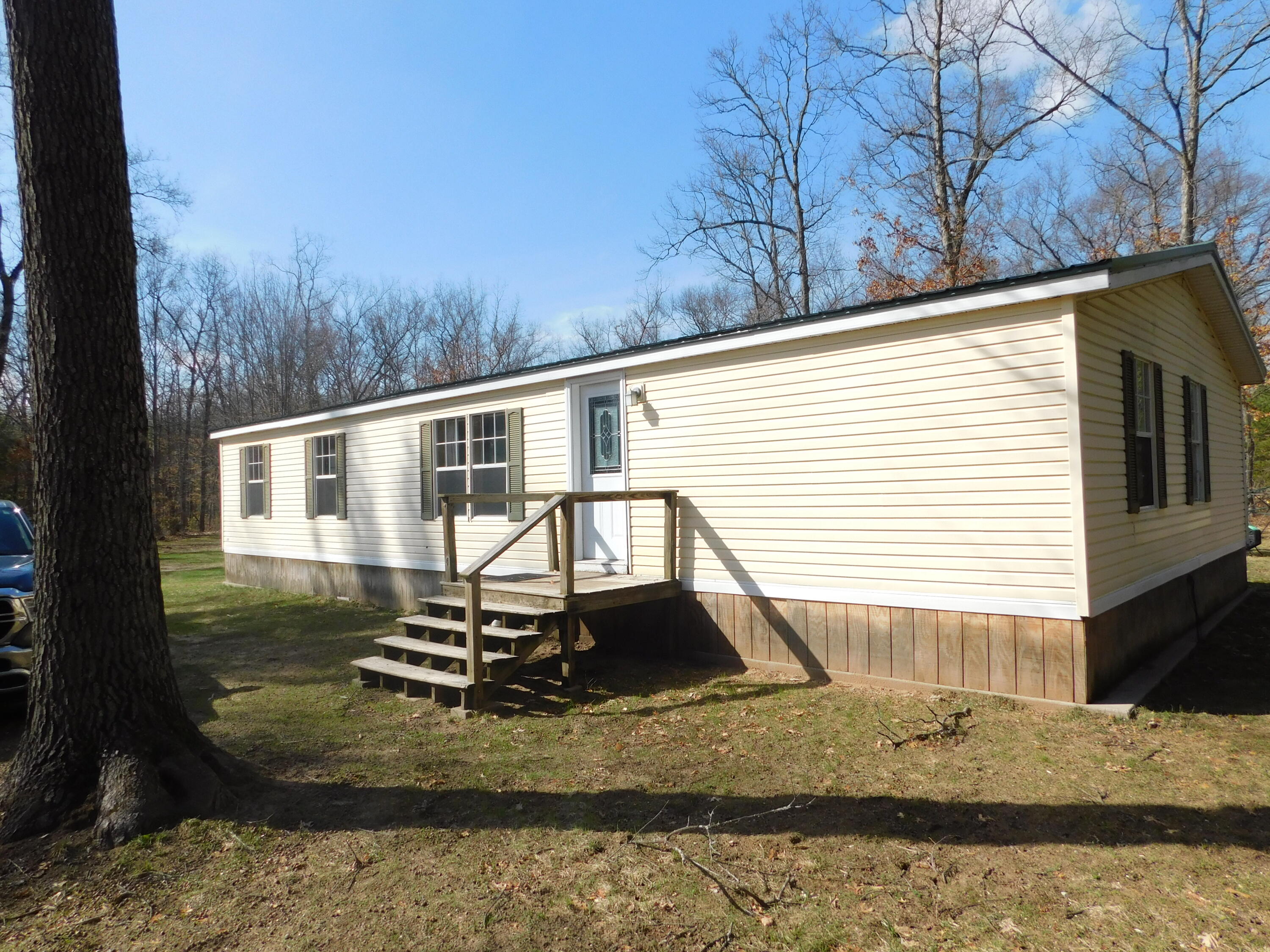 647 N Hart Road Property Photo 4