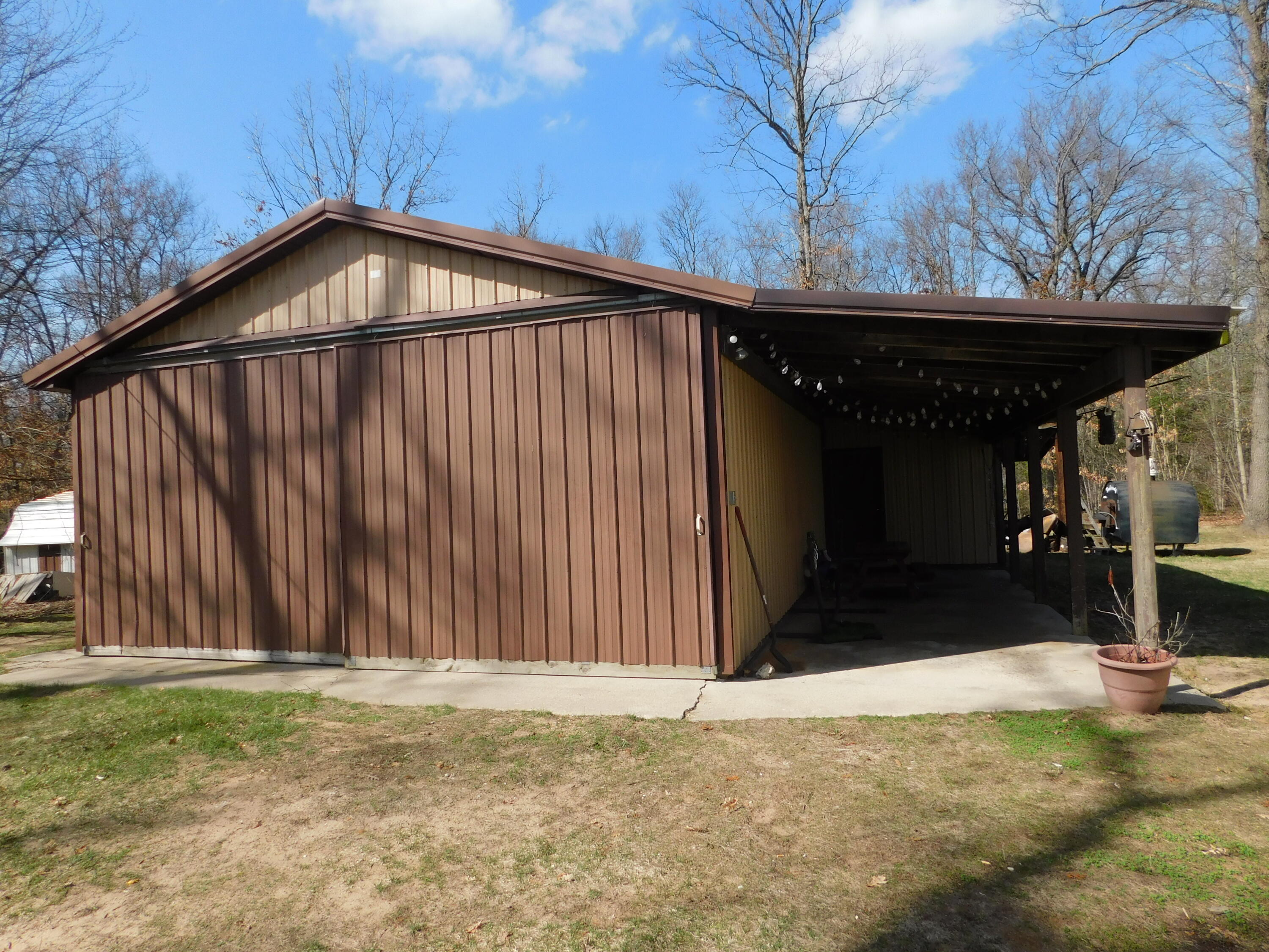 647 N Hart Road Property Photo 8