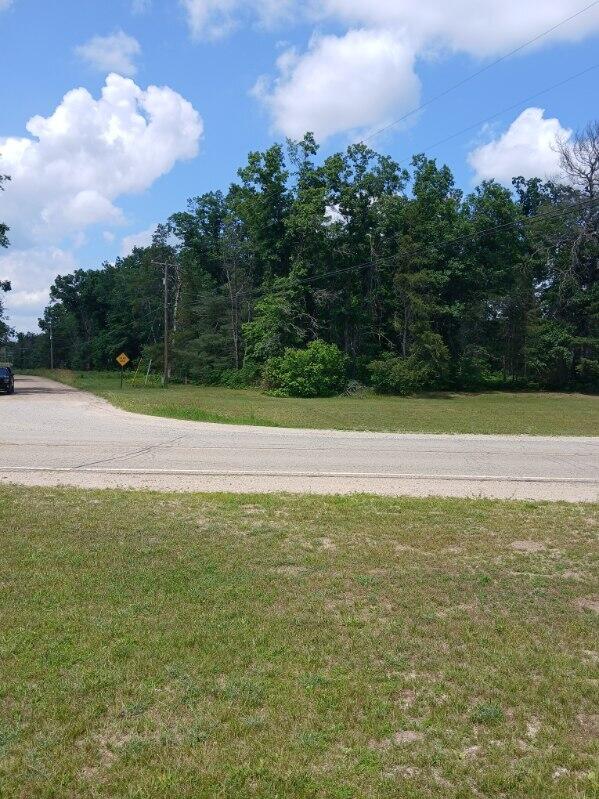 7860 S Grayling Road Property Photo 8
