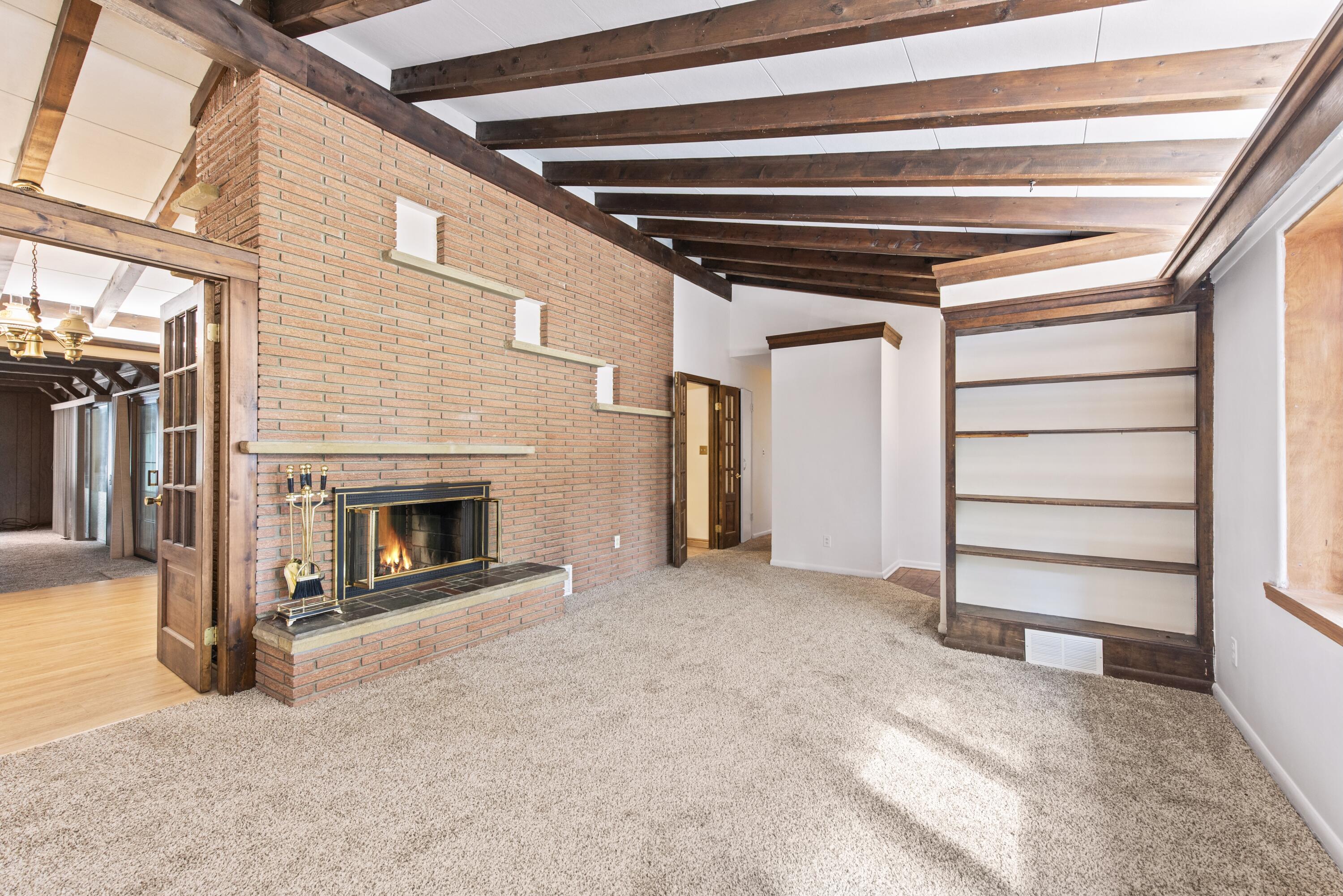 219 Ottawa Drive Property Photo 2