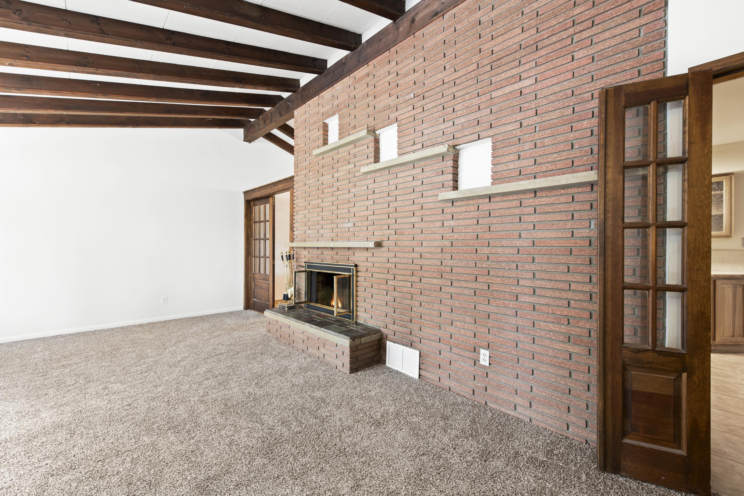 219 Ottawa Drive Property Photo 3