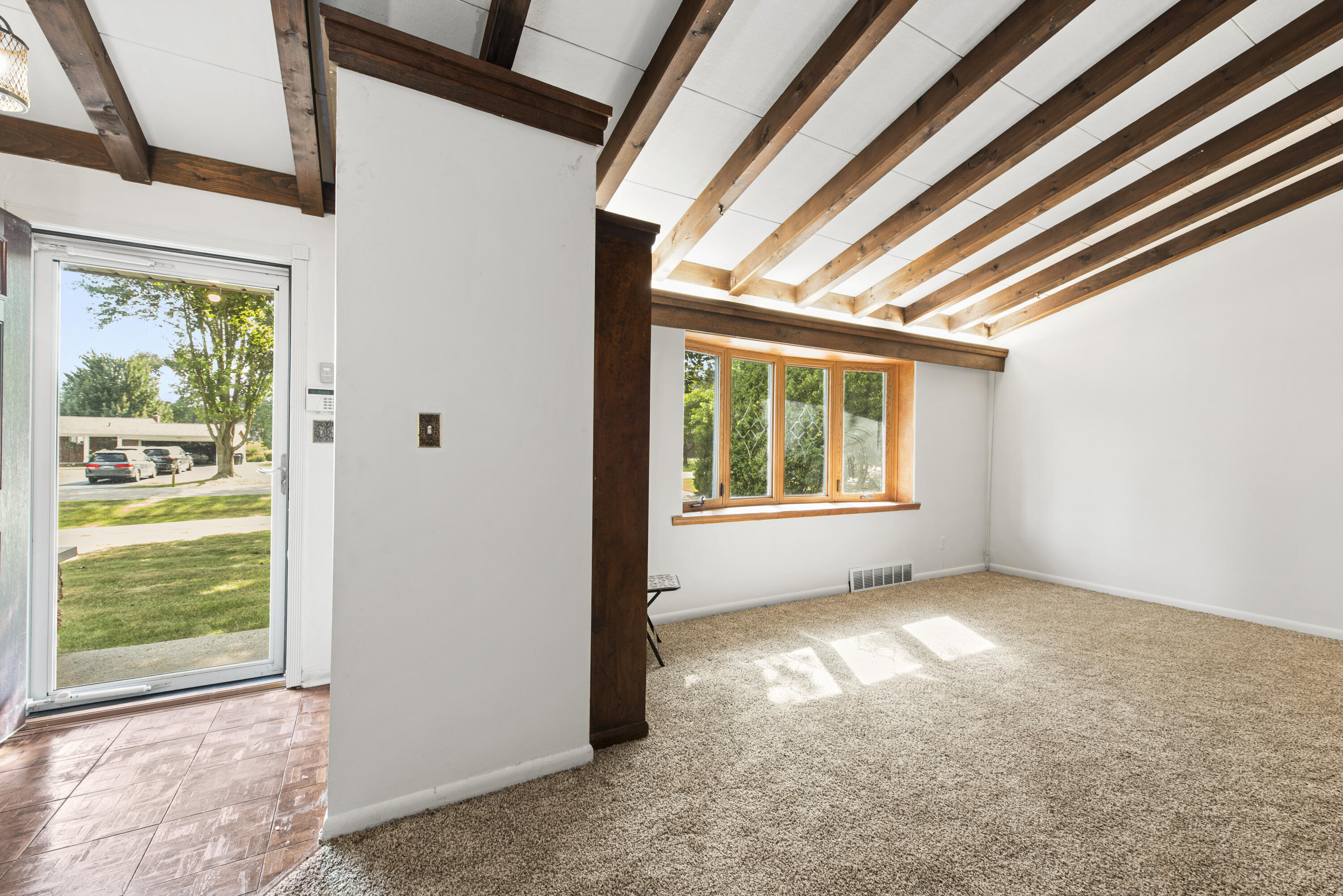 219 Ottawa Drive Property Photo 9
