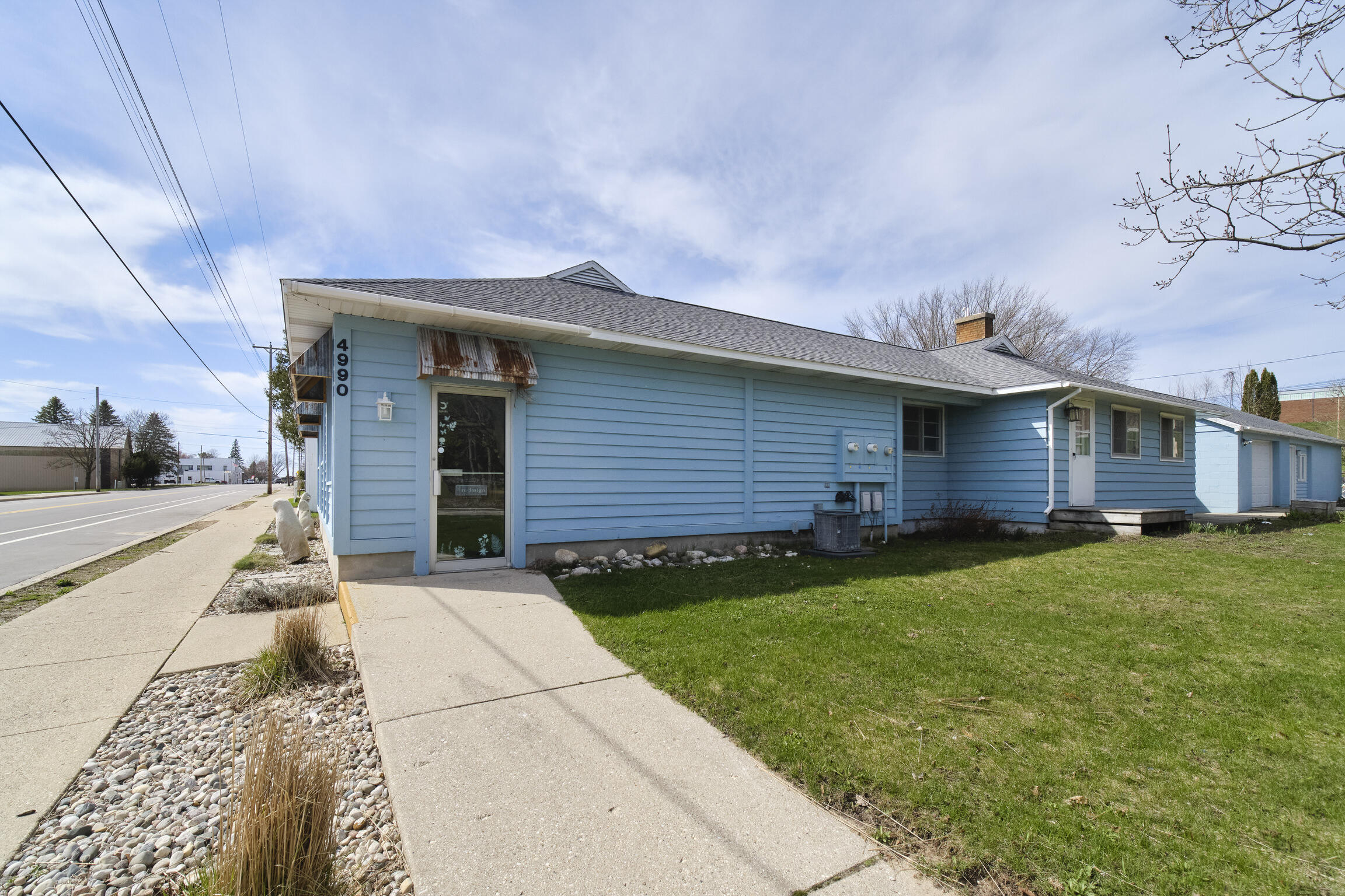 4990 Main Street Property Photo 4