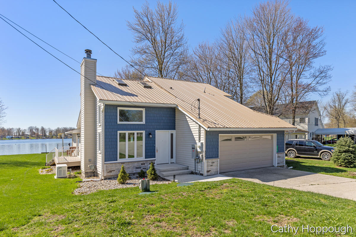 229 Ivason Drive Property Photo 2