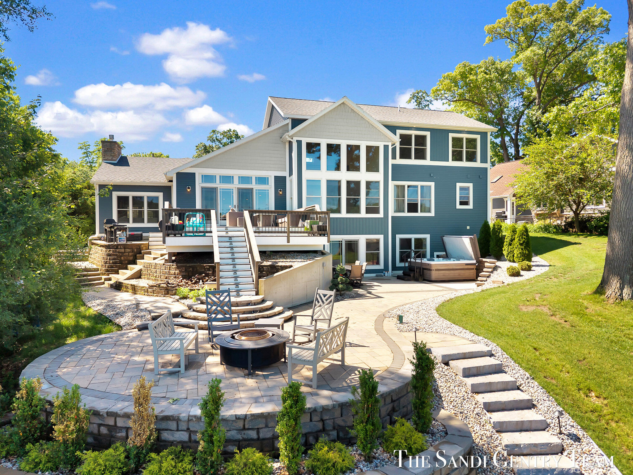 7 Circle Drive Property Photo 2