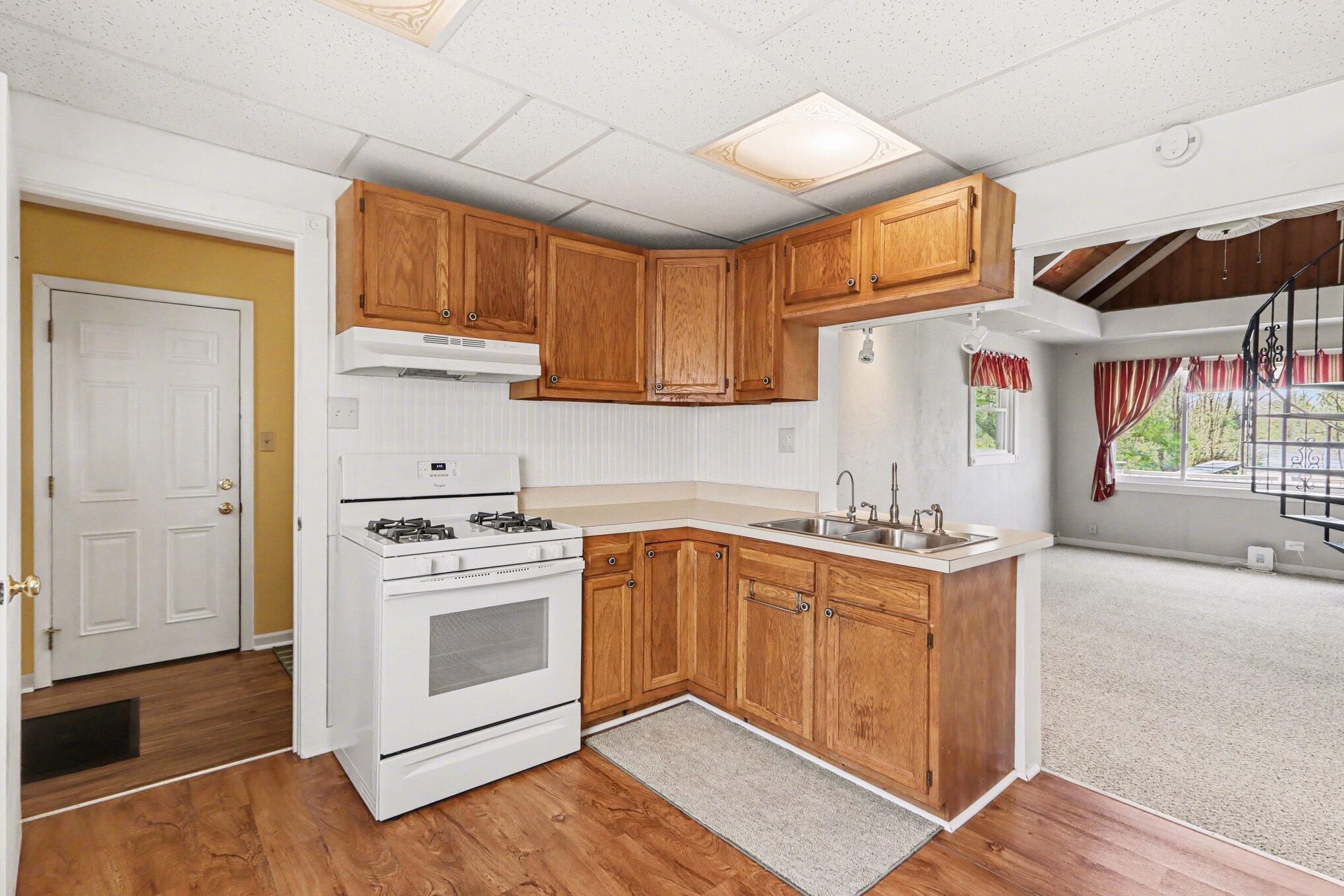 64420 Constantine Road Property Photo 5