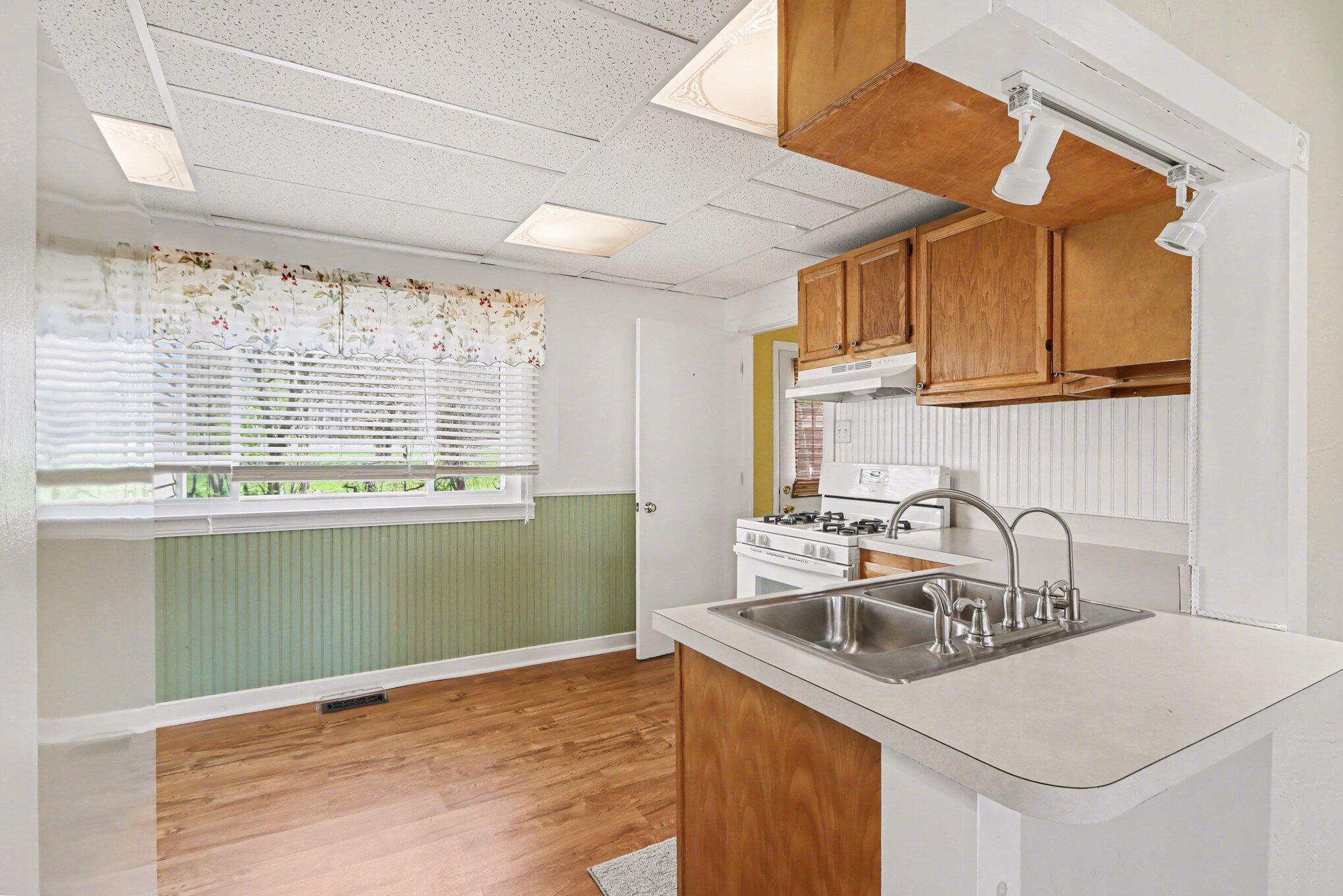 64420 Constantine Road Property Photo 6