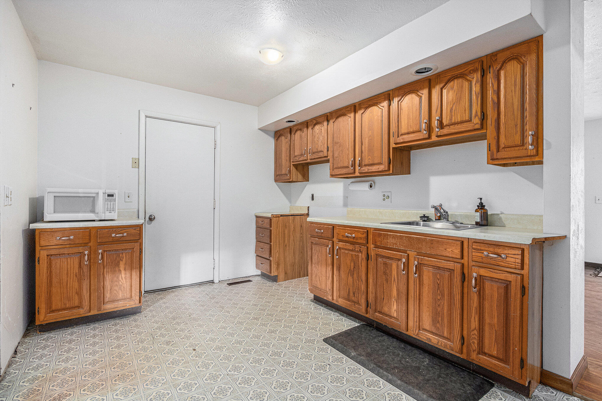 4935 Curran Road Property Photo 2