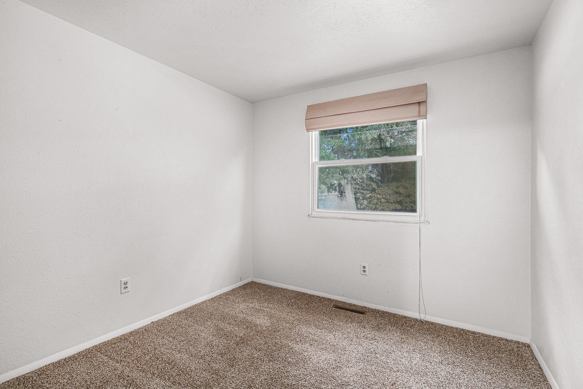 4935 Curran Road Property Photo 8