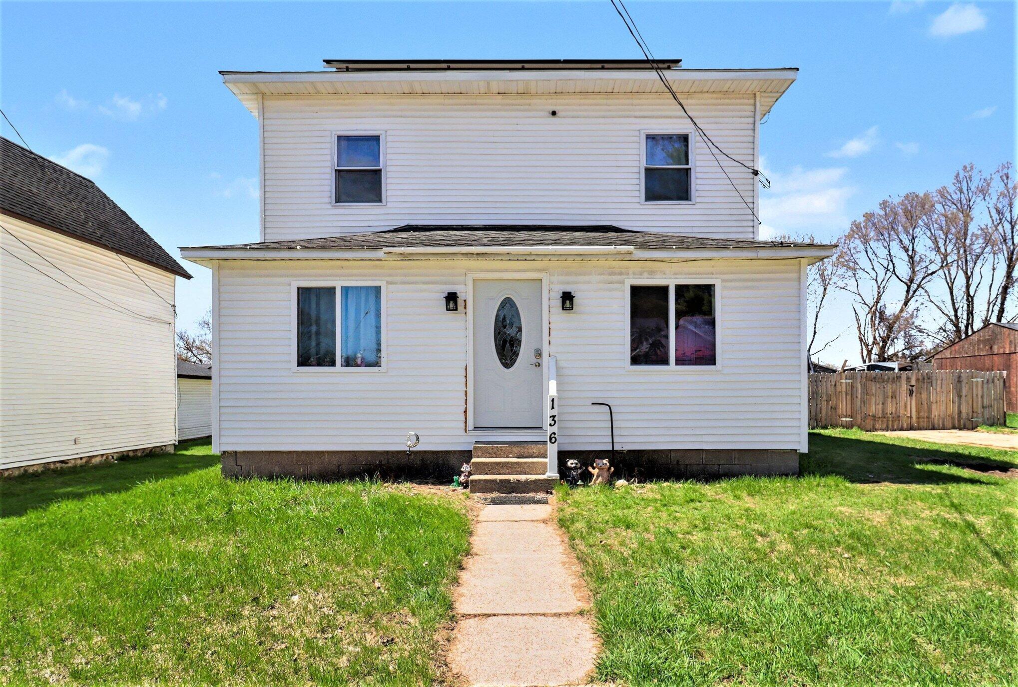 136 S Hemlock Street Property Photo 1