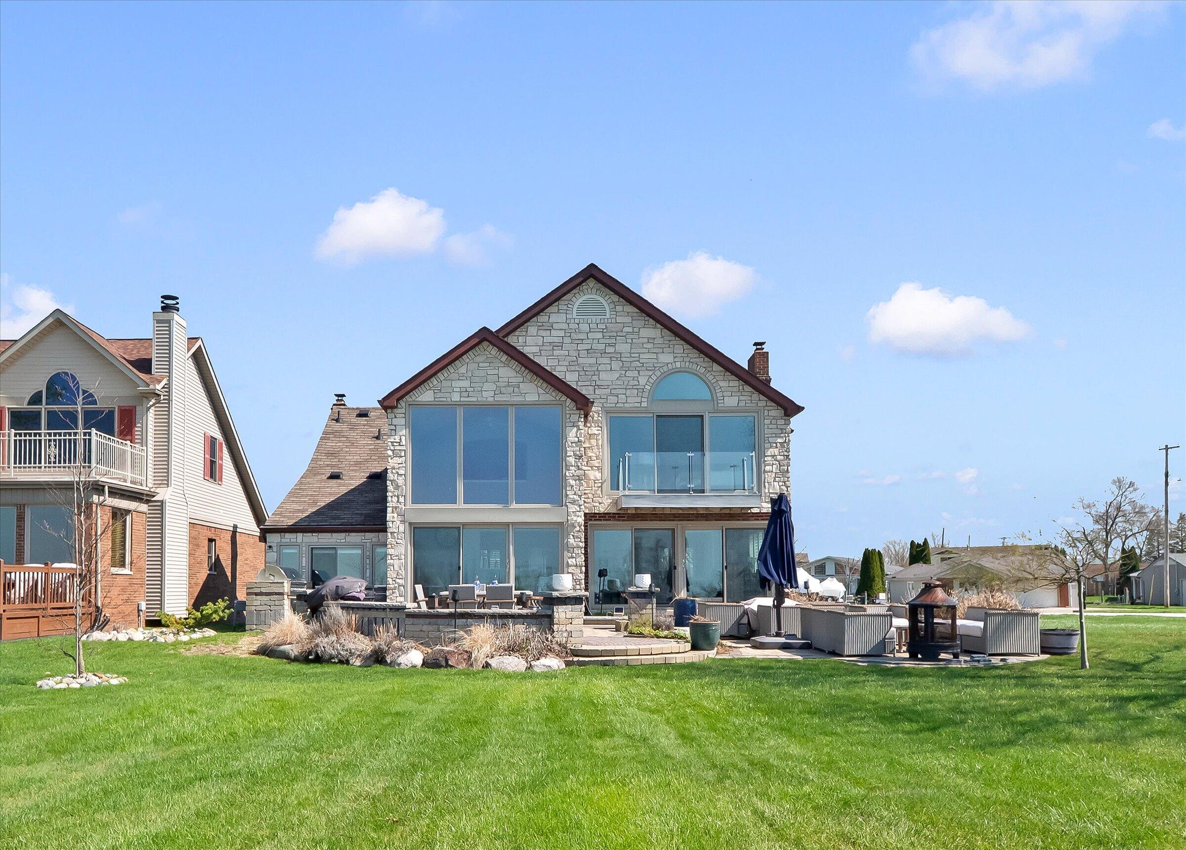 8115 Colony Drive Property Photo 3