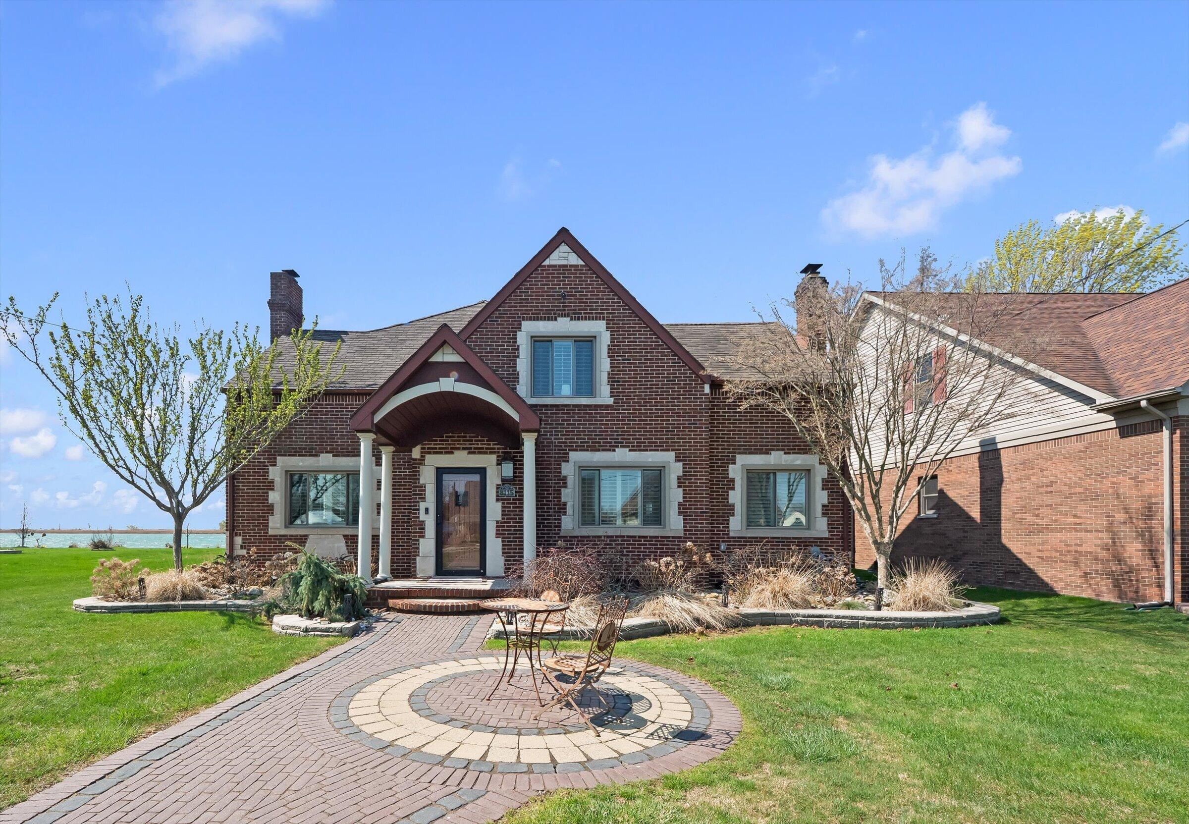 8115 Colony Drive Property Photo 4