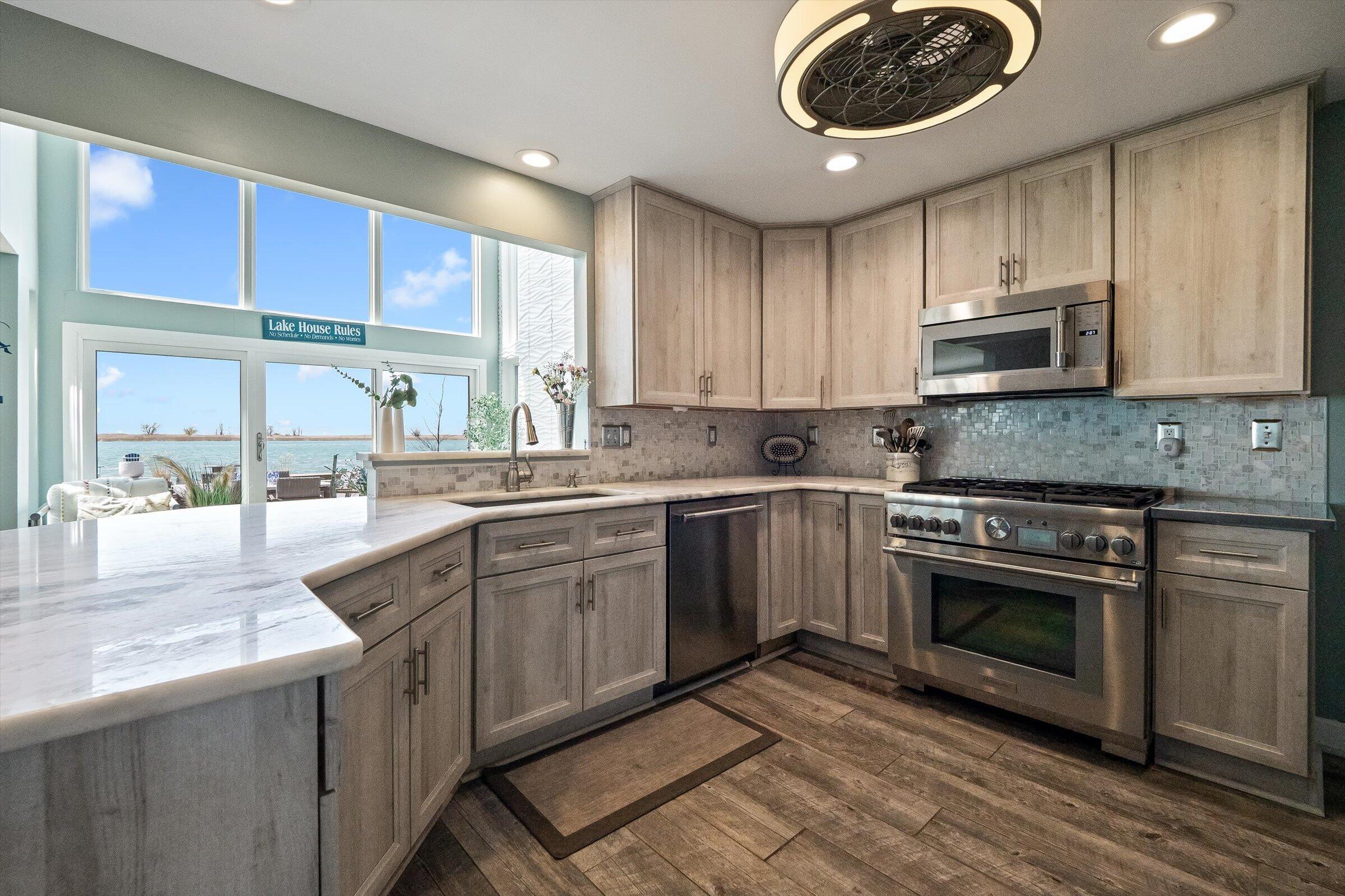 8115 Colony Drive Property Photo 16
