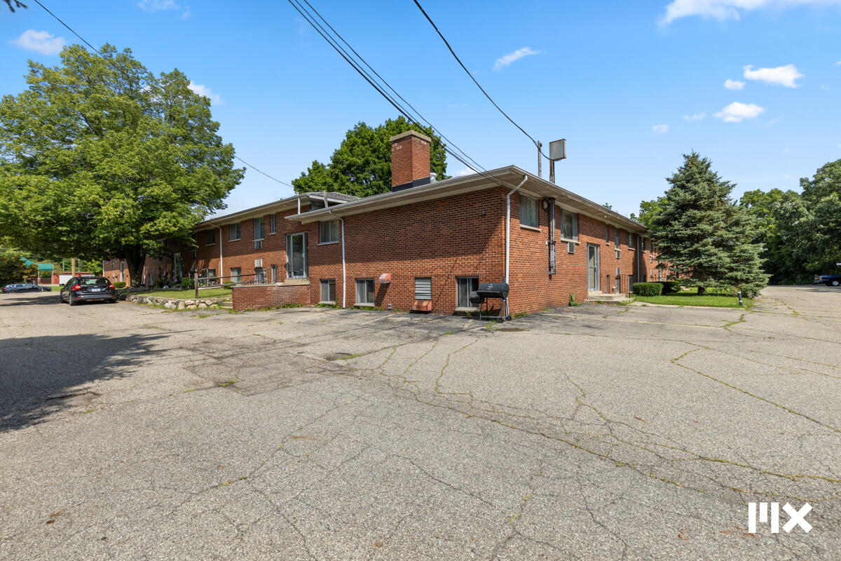 2907 S Burdick Street Property Photo 4