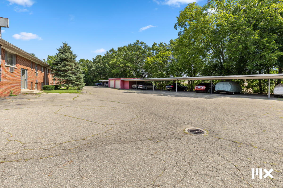 2907 S Burdick Street Property Photo 5