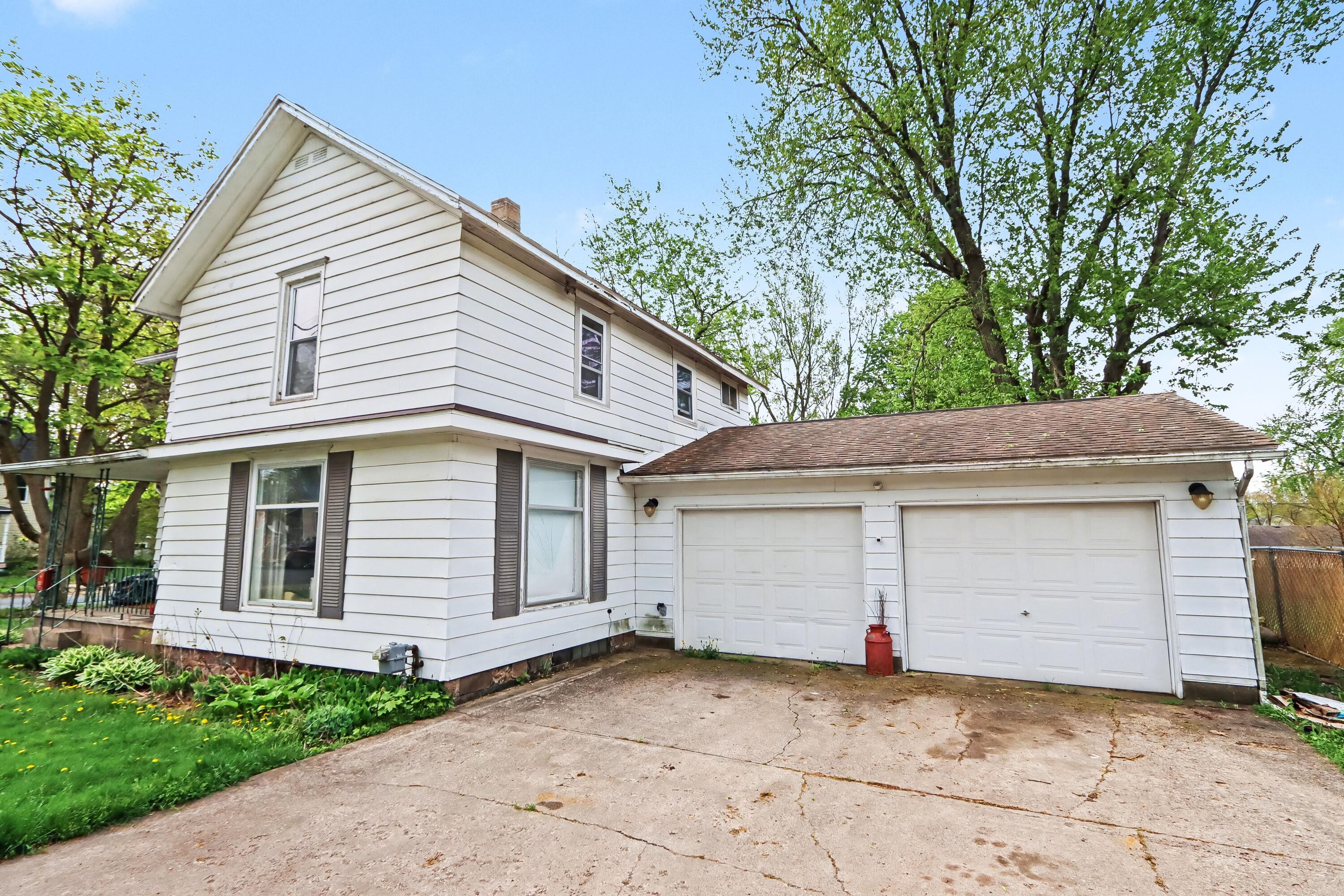 126 E South Street Property Photo 1