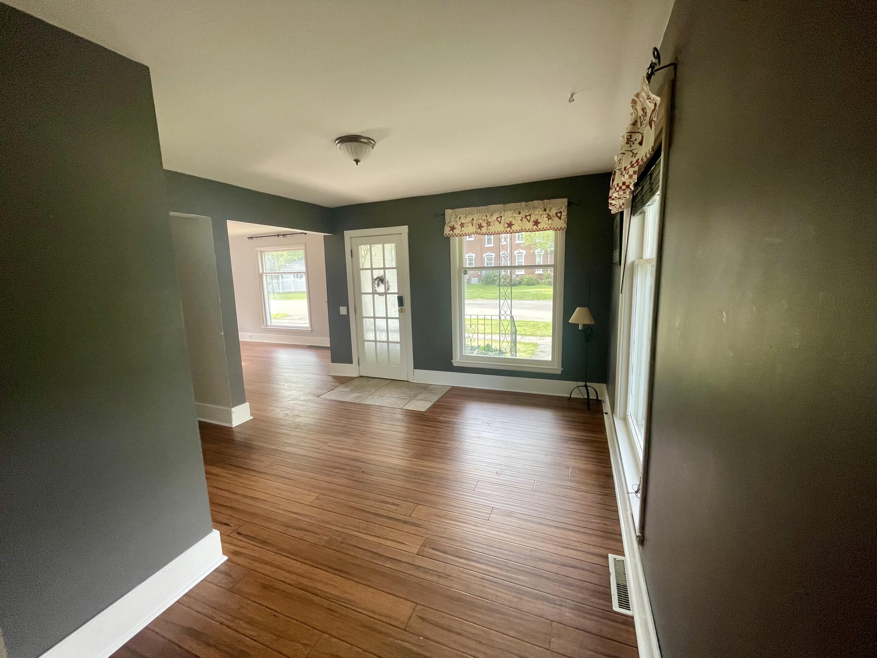 126 E South Street Property Photo 3