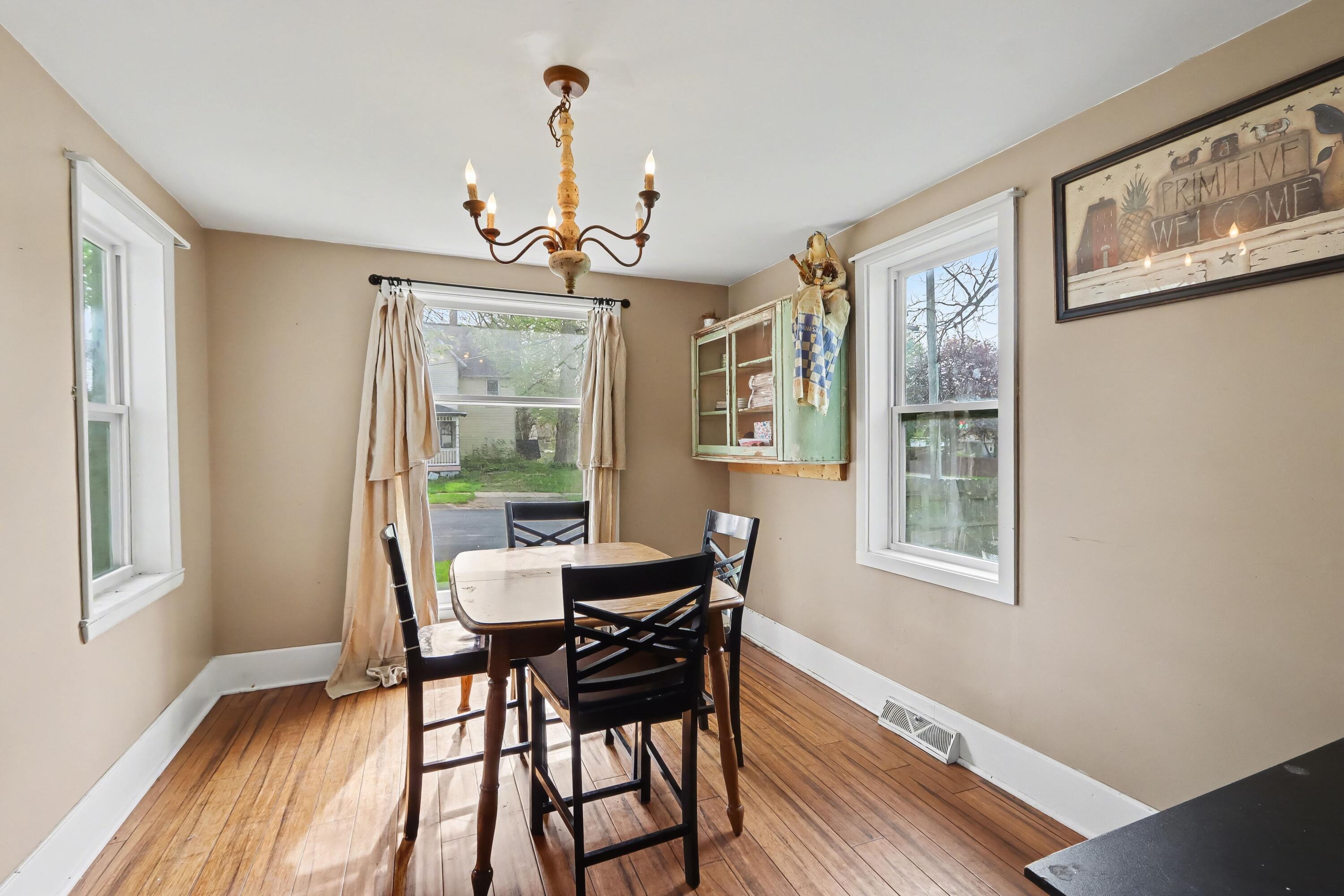 126 E South Street Property Photo 4