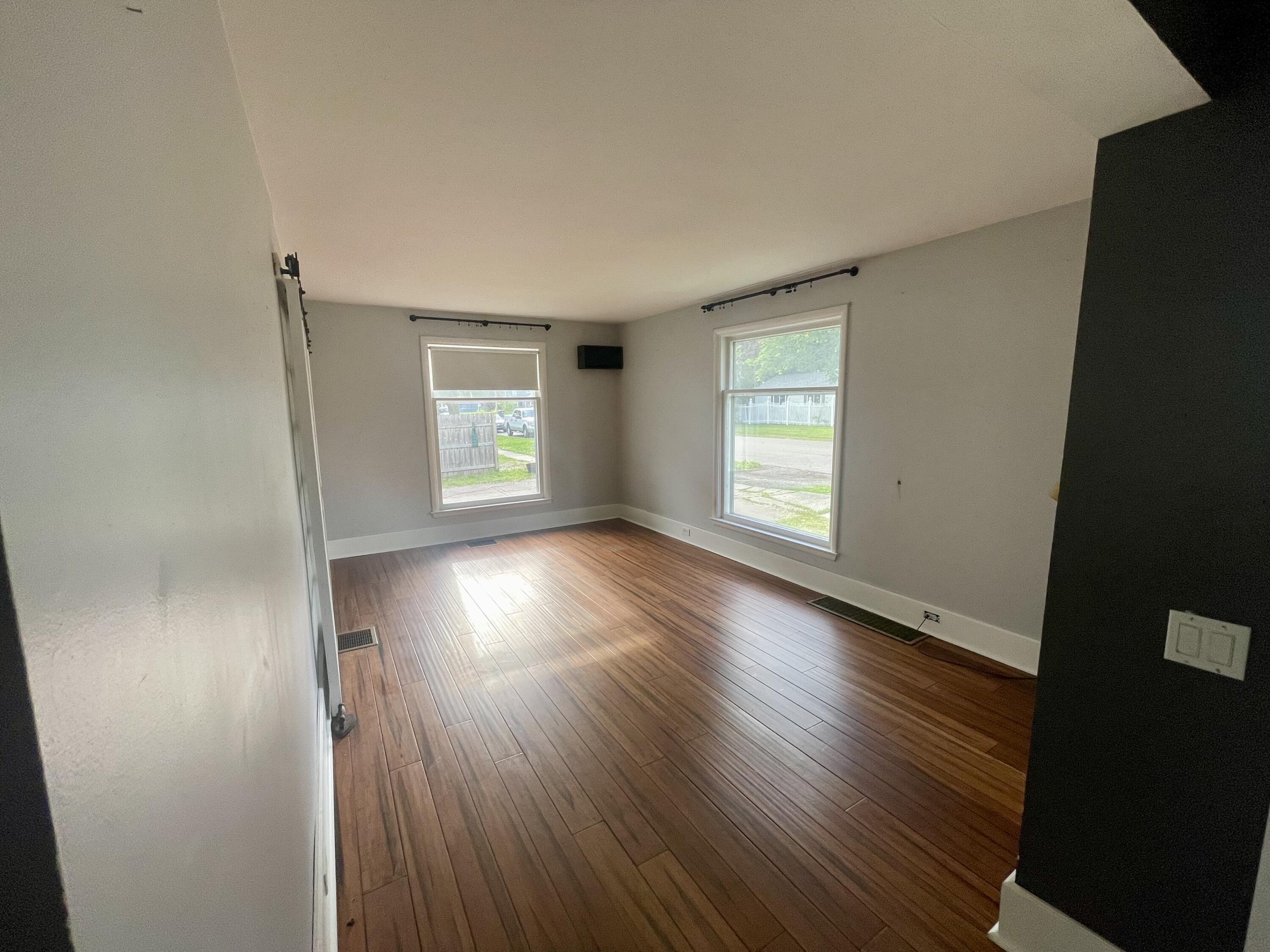 126 E South Street Property Photo 5