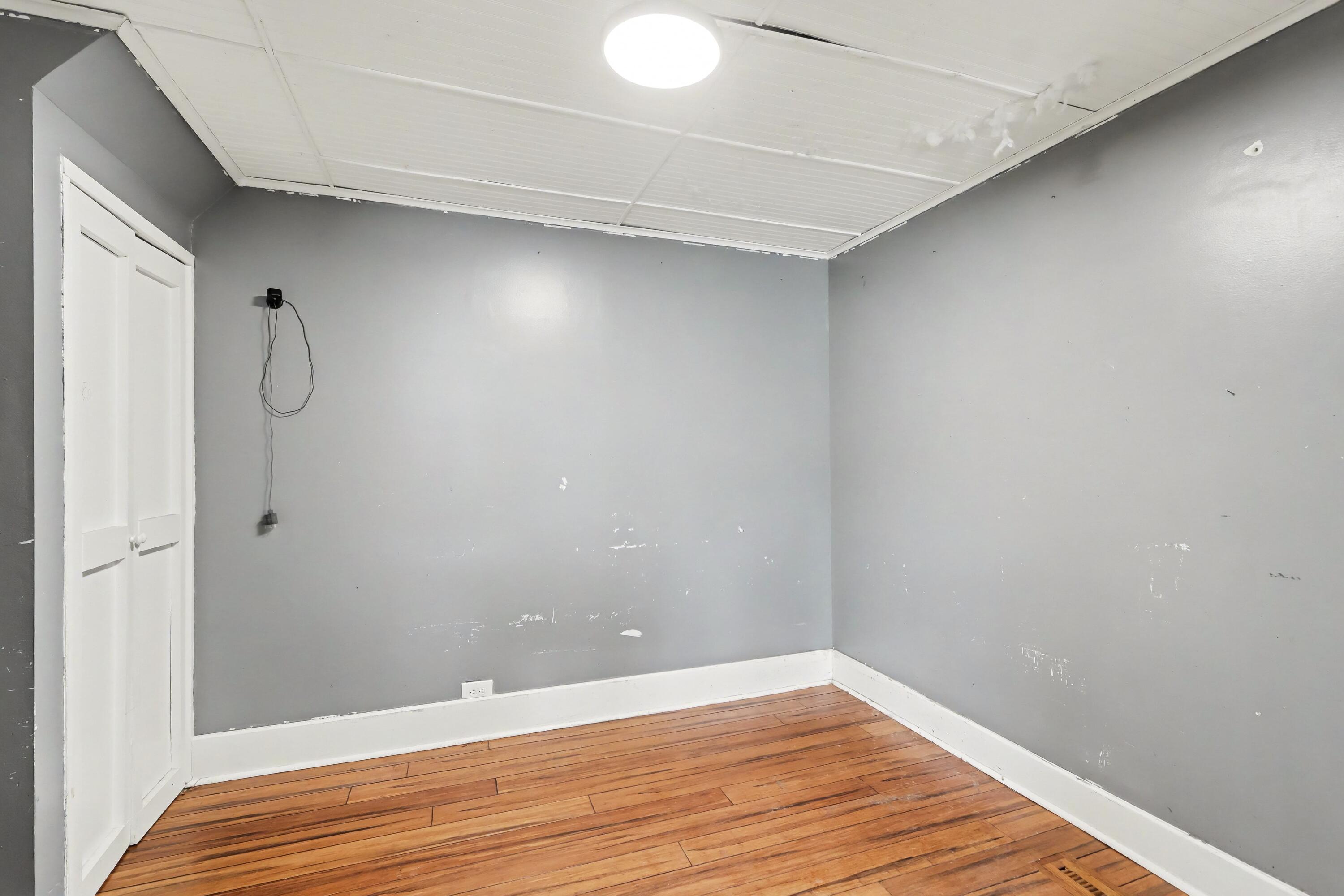 126 E South Street Property Photo 7