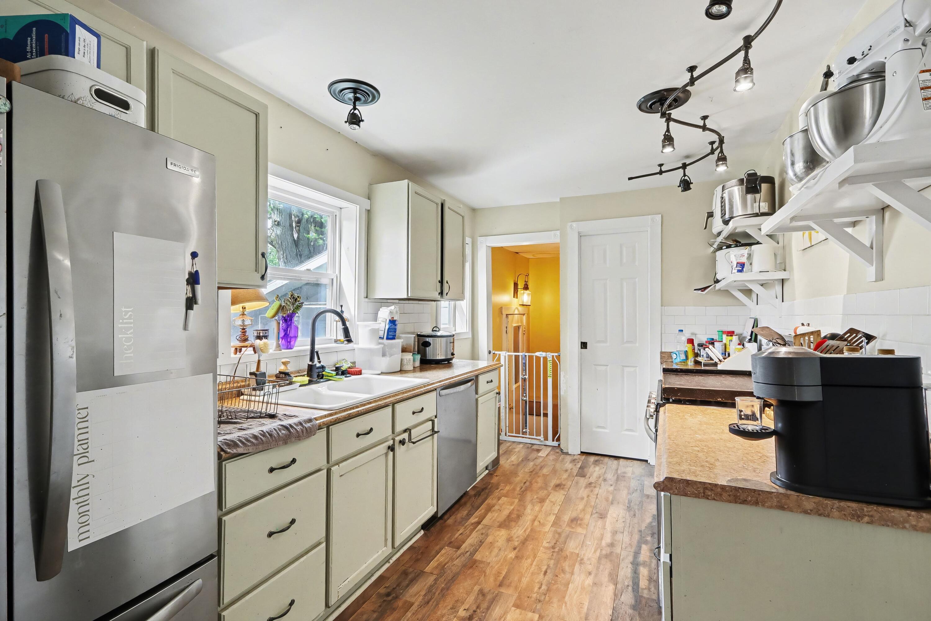 126 E South Street Property Photo 8