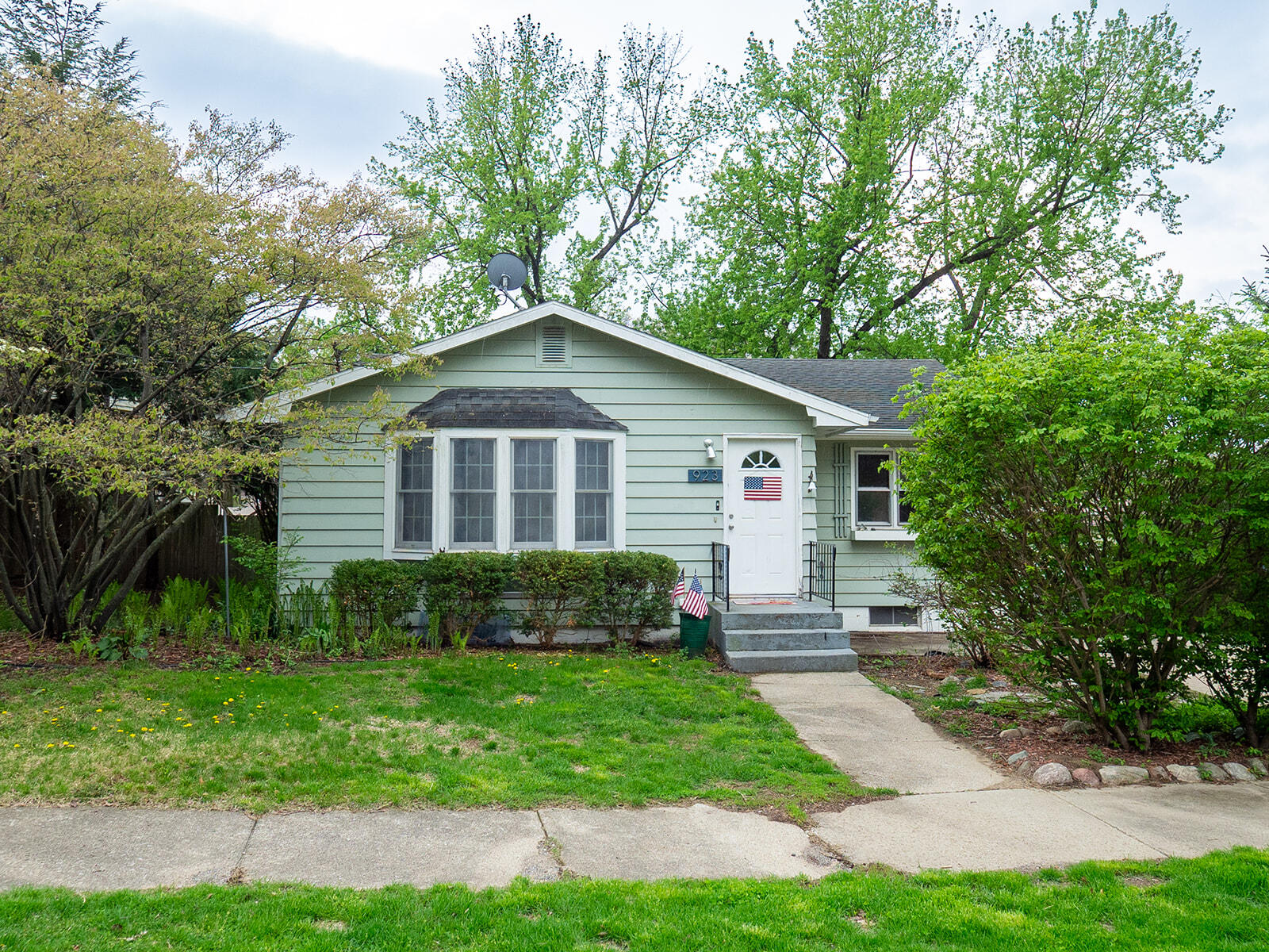 923 Bell Avenue Property Photo 1