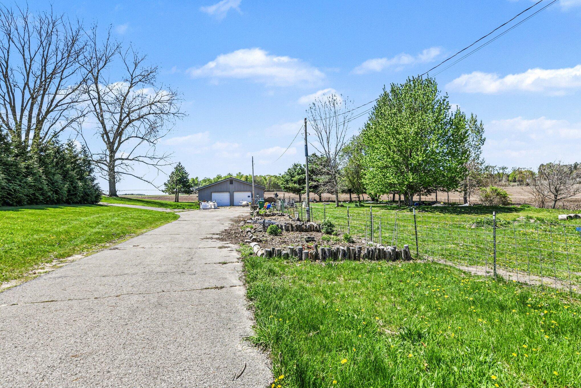 52290 Townhall Road Property Photo 2