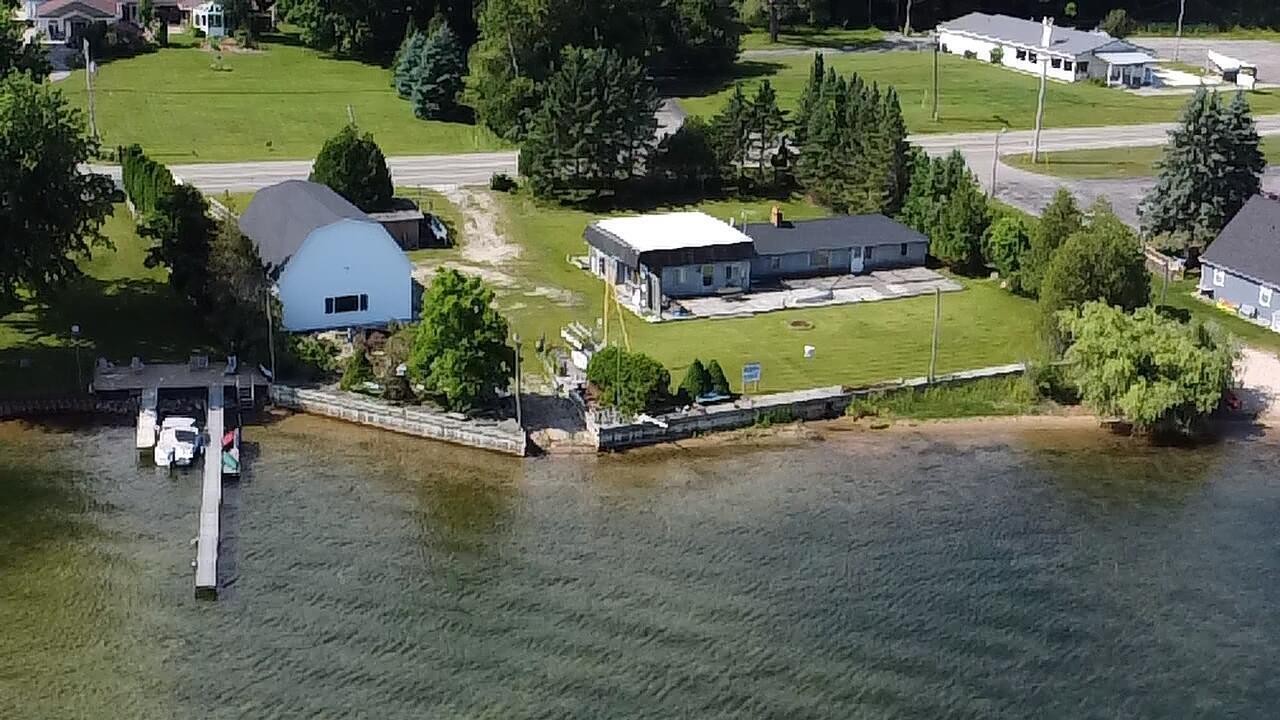 4472 Crescent Beach Road Property Photo 1