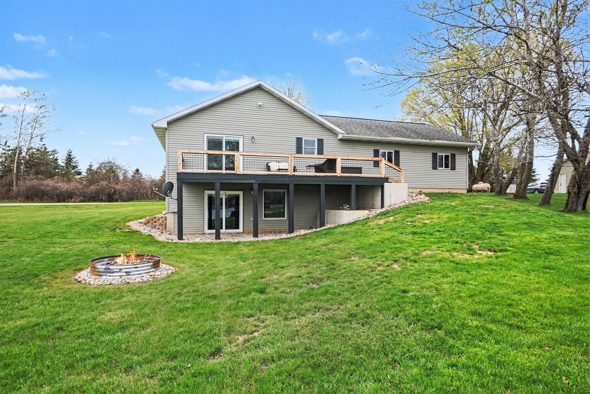 3520 W Lake Drive Property Photo 1