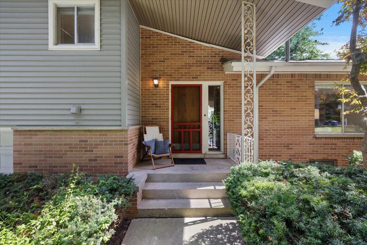 2511 Londonderry Road Property Photo 1