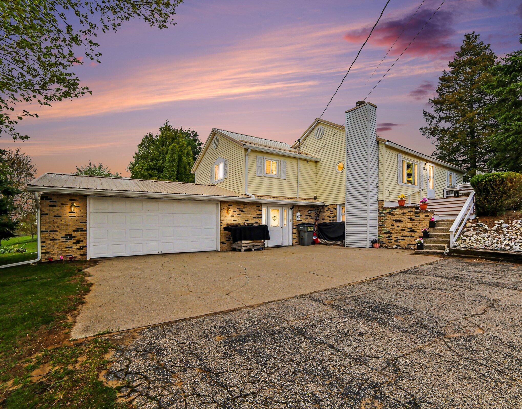 2330 W Tyler Road Property Photo 1