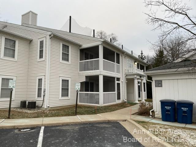 2245 S Main Street Property Photo 2