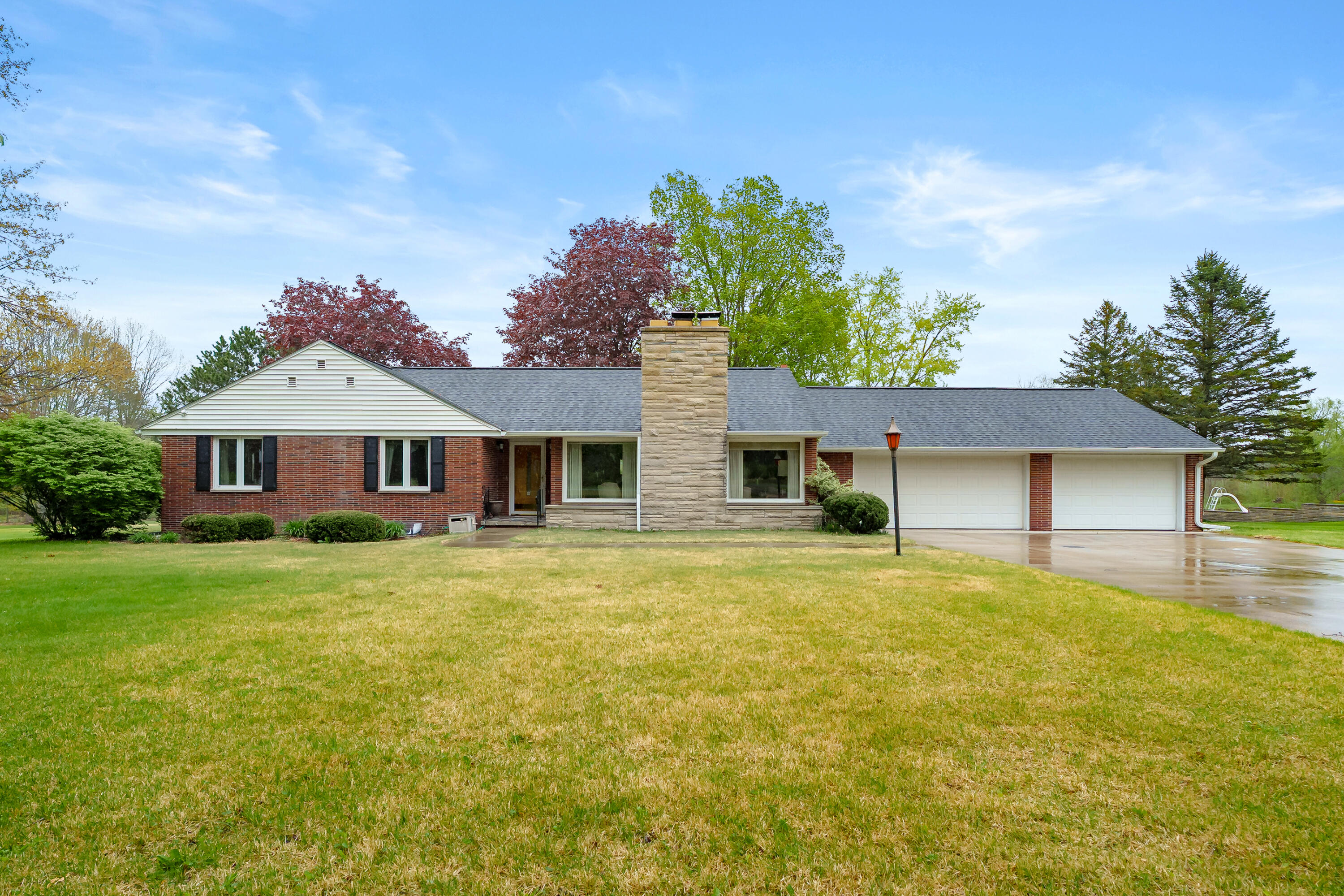 10320 Douglas Avenue Property Photo 1