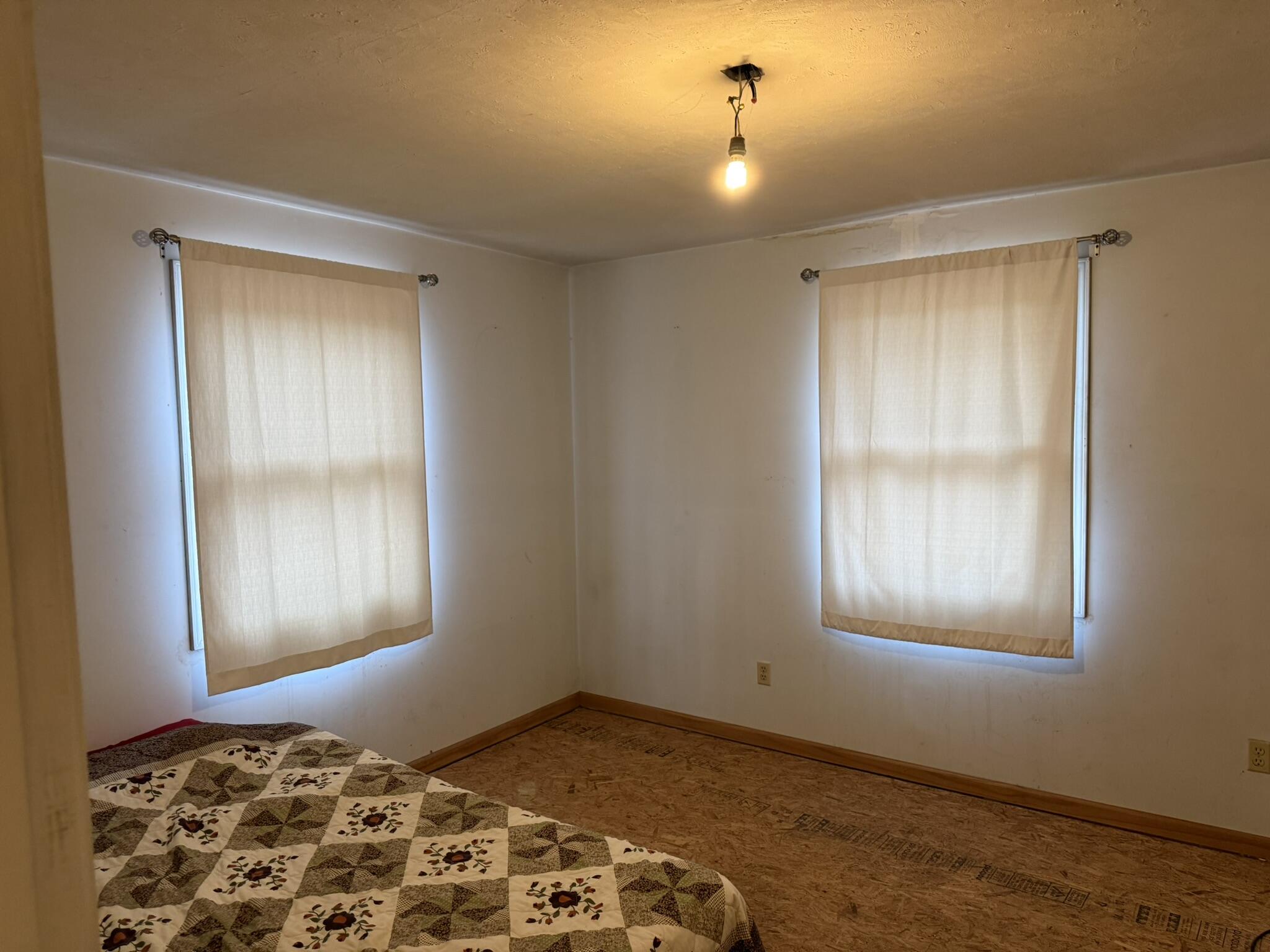 14995 N River Road Property Photo 9