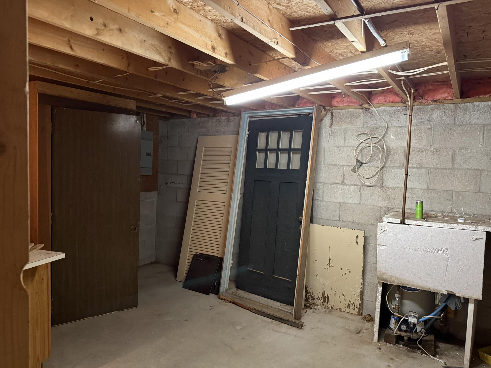 14995 N River Road Property Photo 12