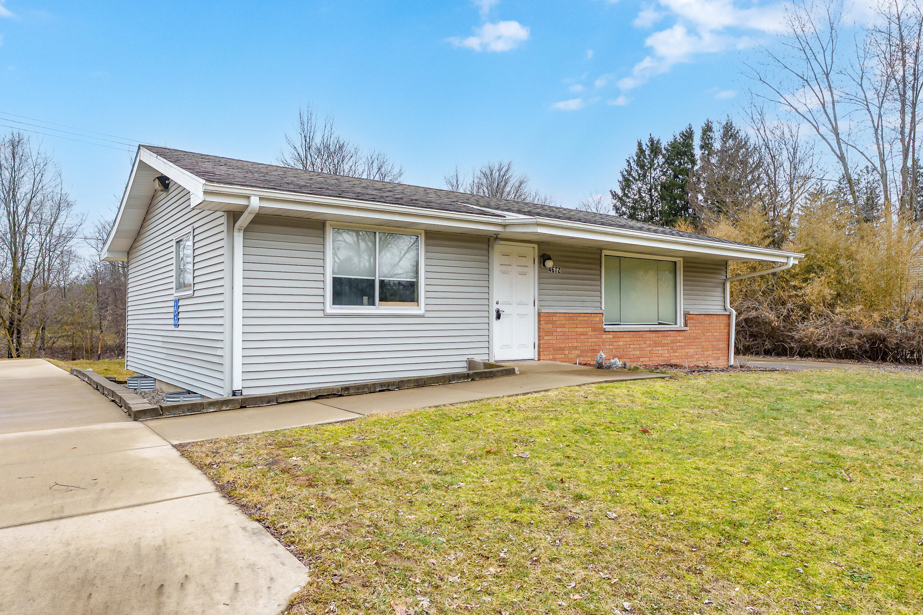 4672 Beckley Road Property Photo 1