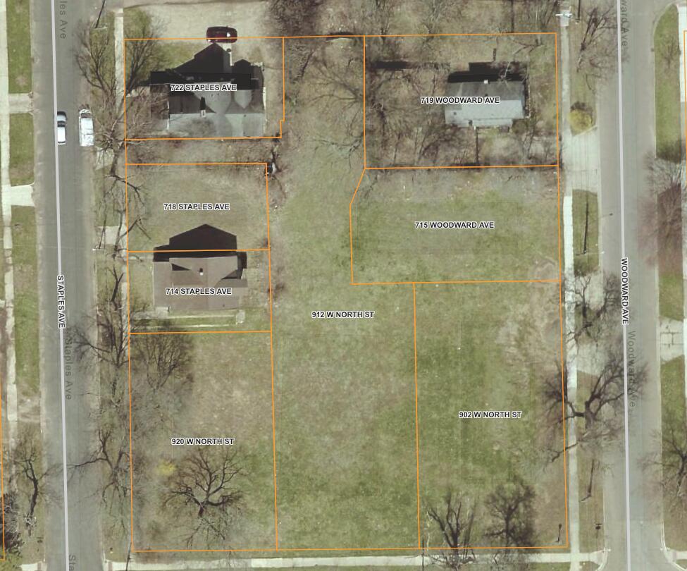 912 W North Street Property Photo 4