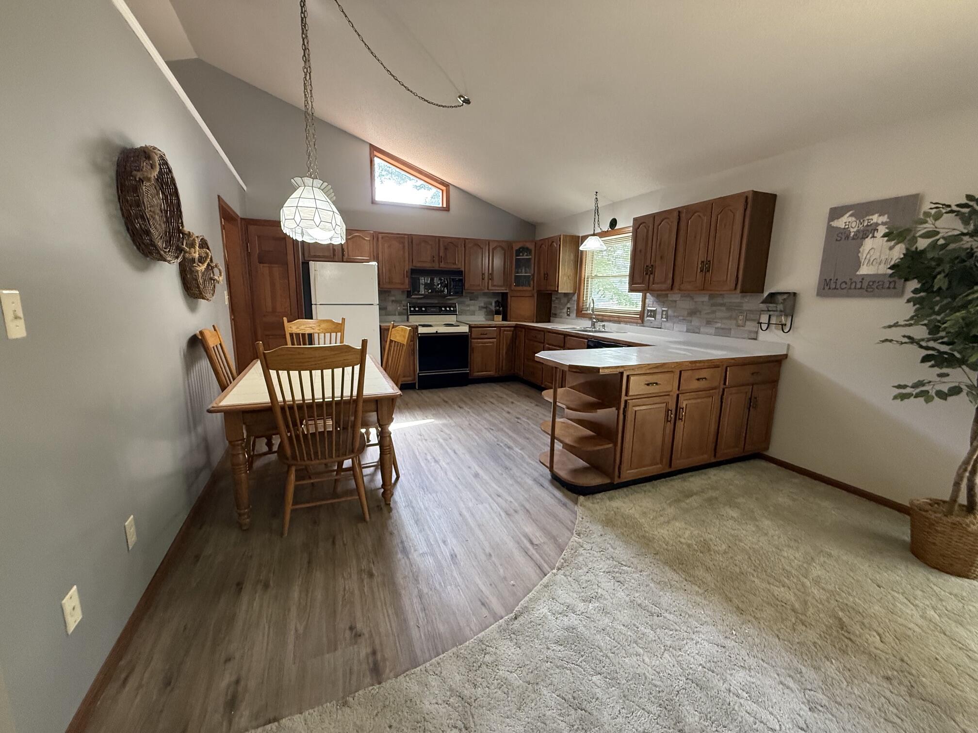 8917 Longview Drive Property Photo 10