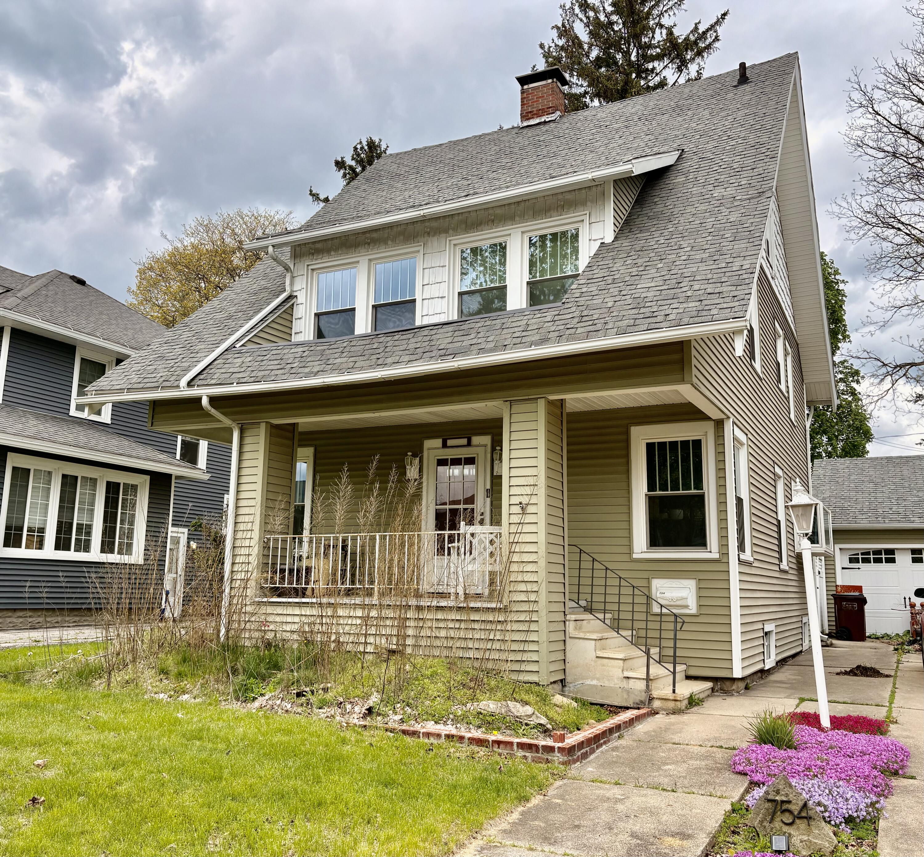 754 Oakridge Drive Property Photo 1