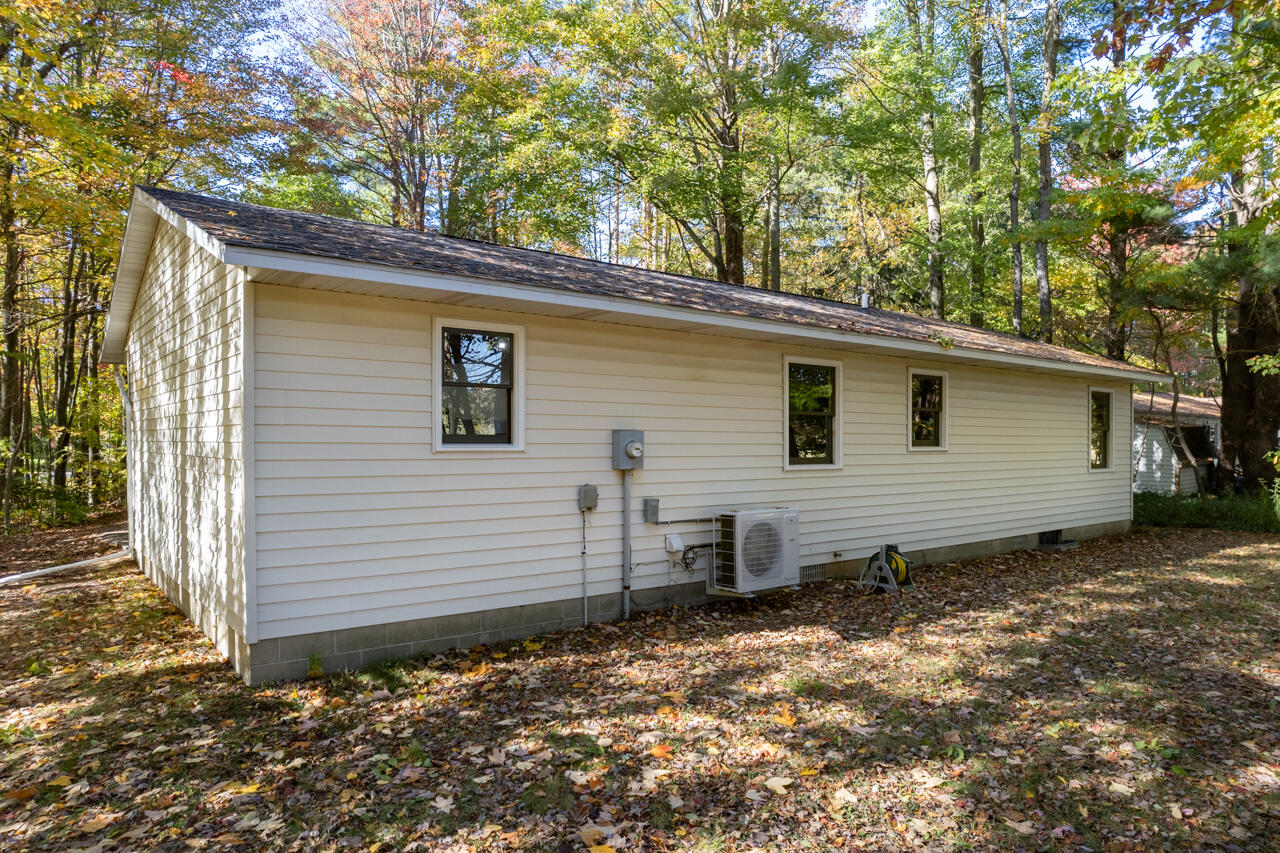 17751 Blue Star Highway Property Photo 4