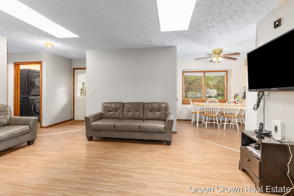 4982 Wilcox Road Property Photo 5