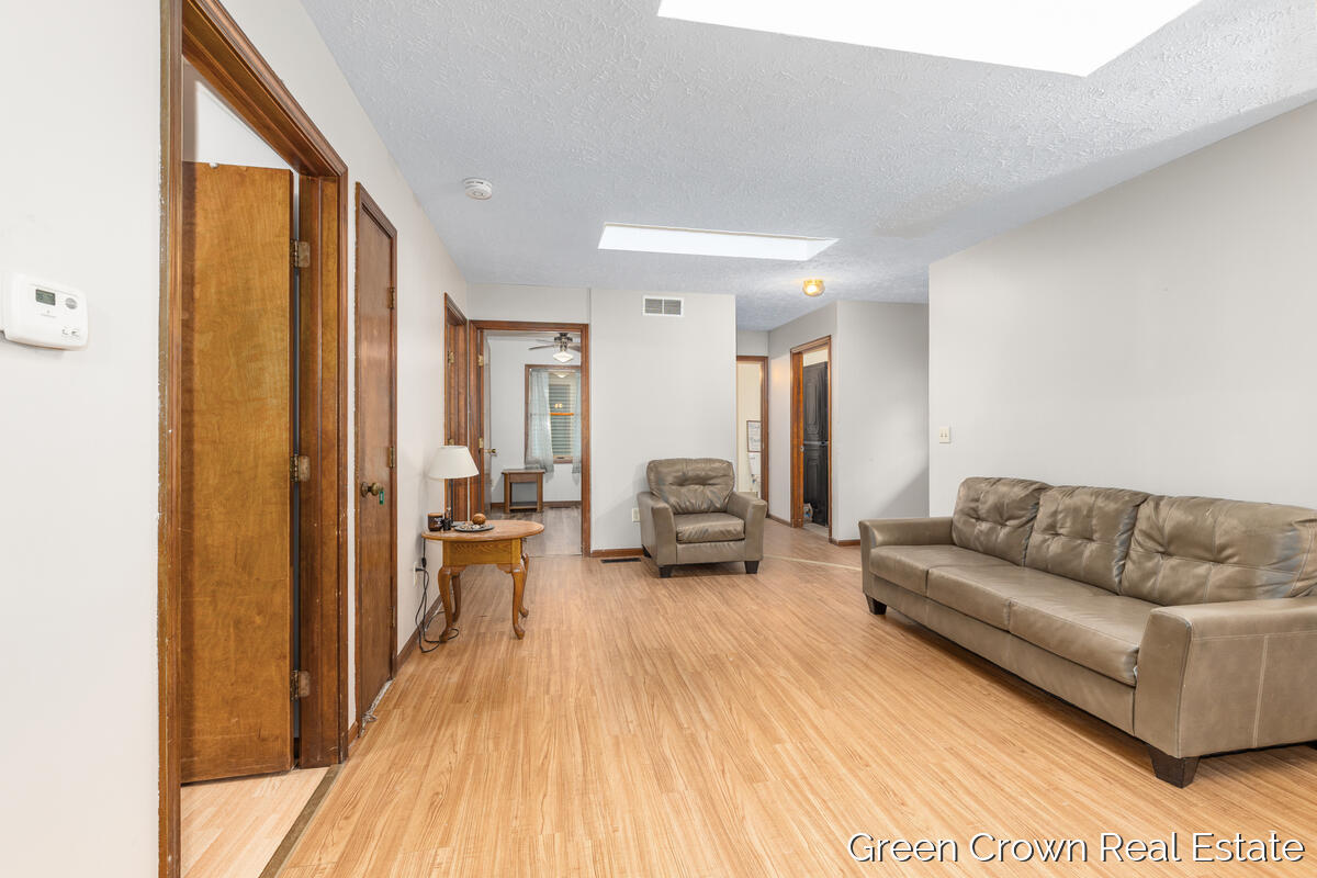 4982 Wilcox Road Property Photo 6