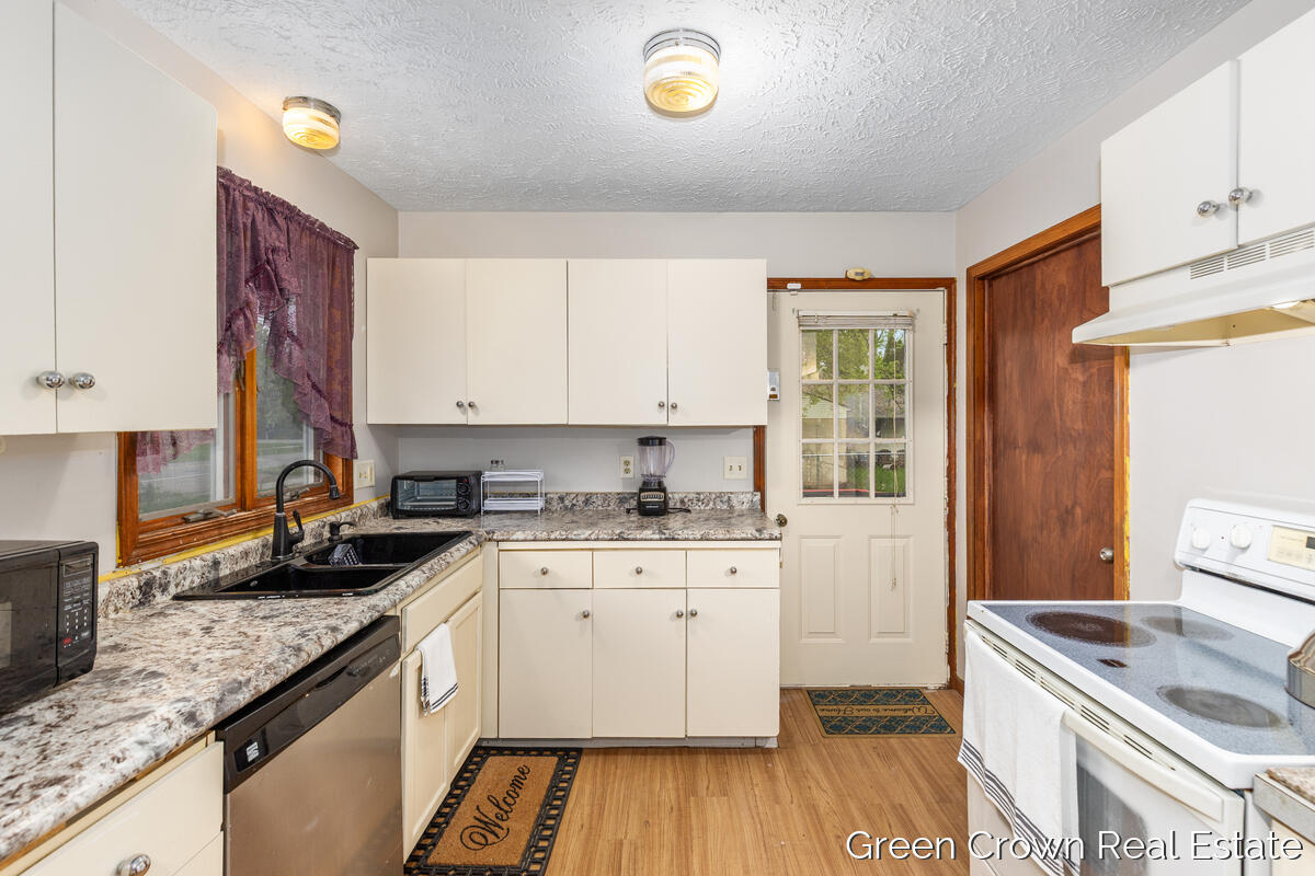 4982 Wilcox Road Property Photo 10