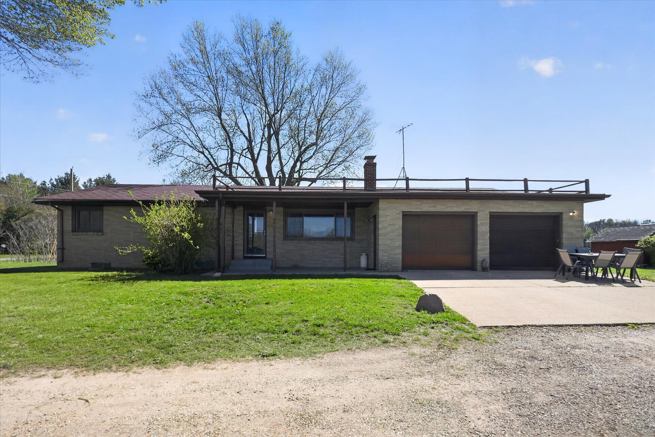 3262 W Wagner Road Property Photo 1