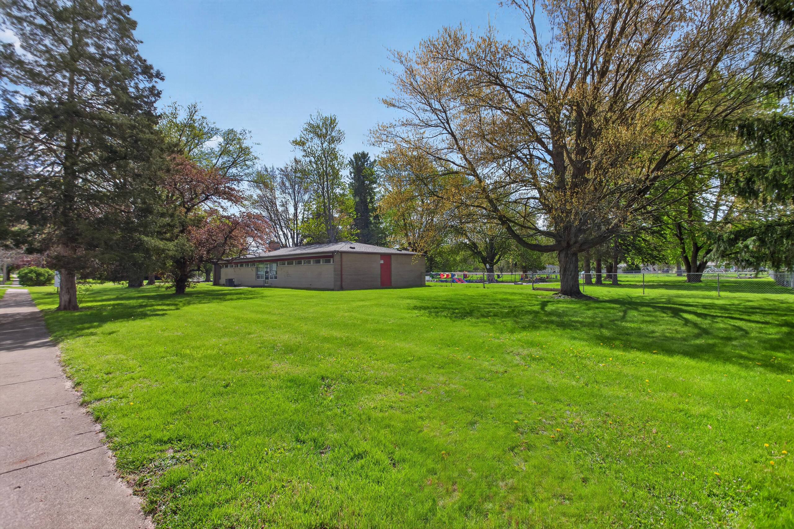 227 E State Street Property Photo 3