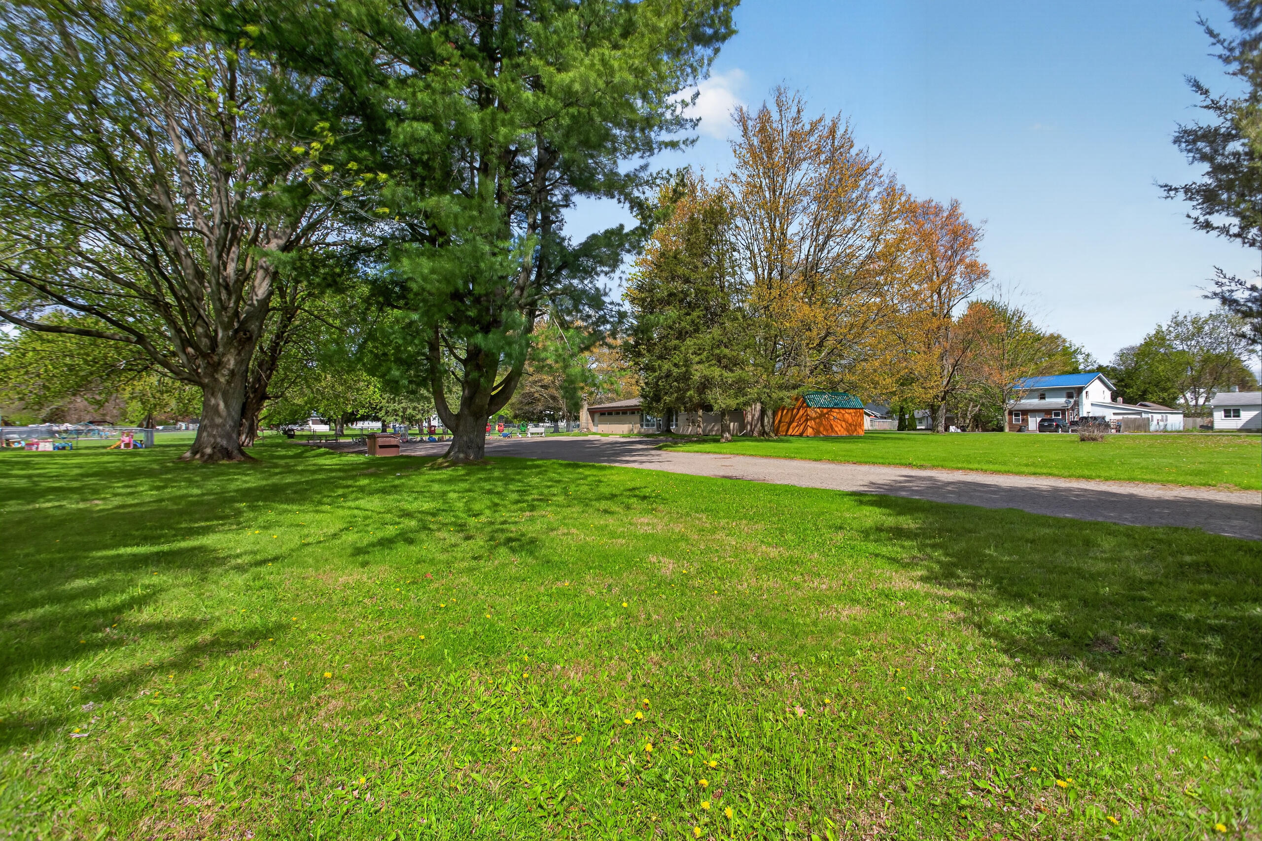 227 E State Street Property Photo 4