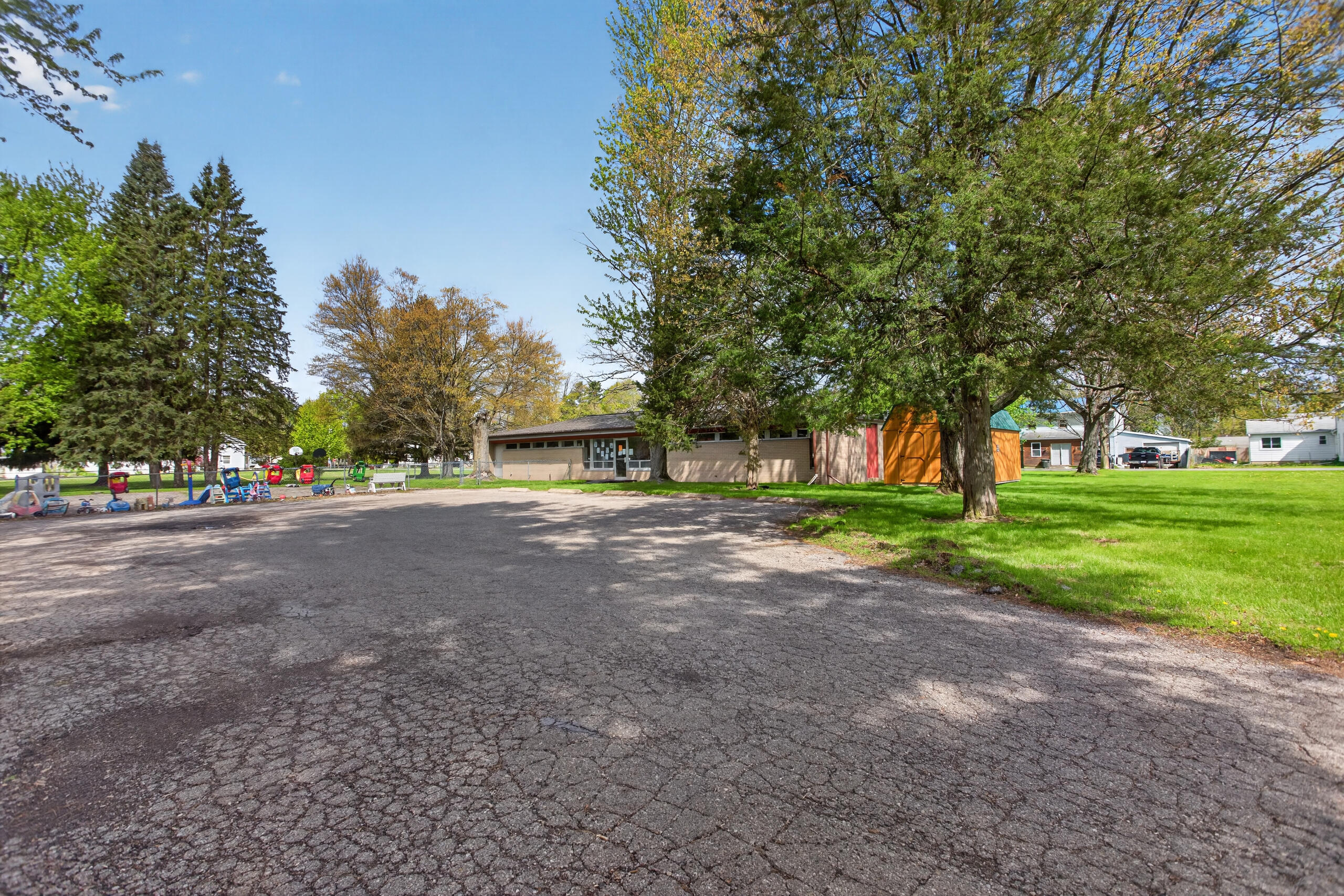 227 E State Street Property Photo 5