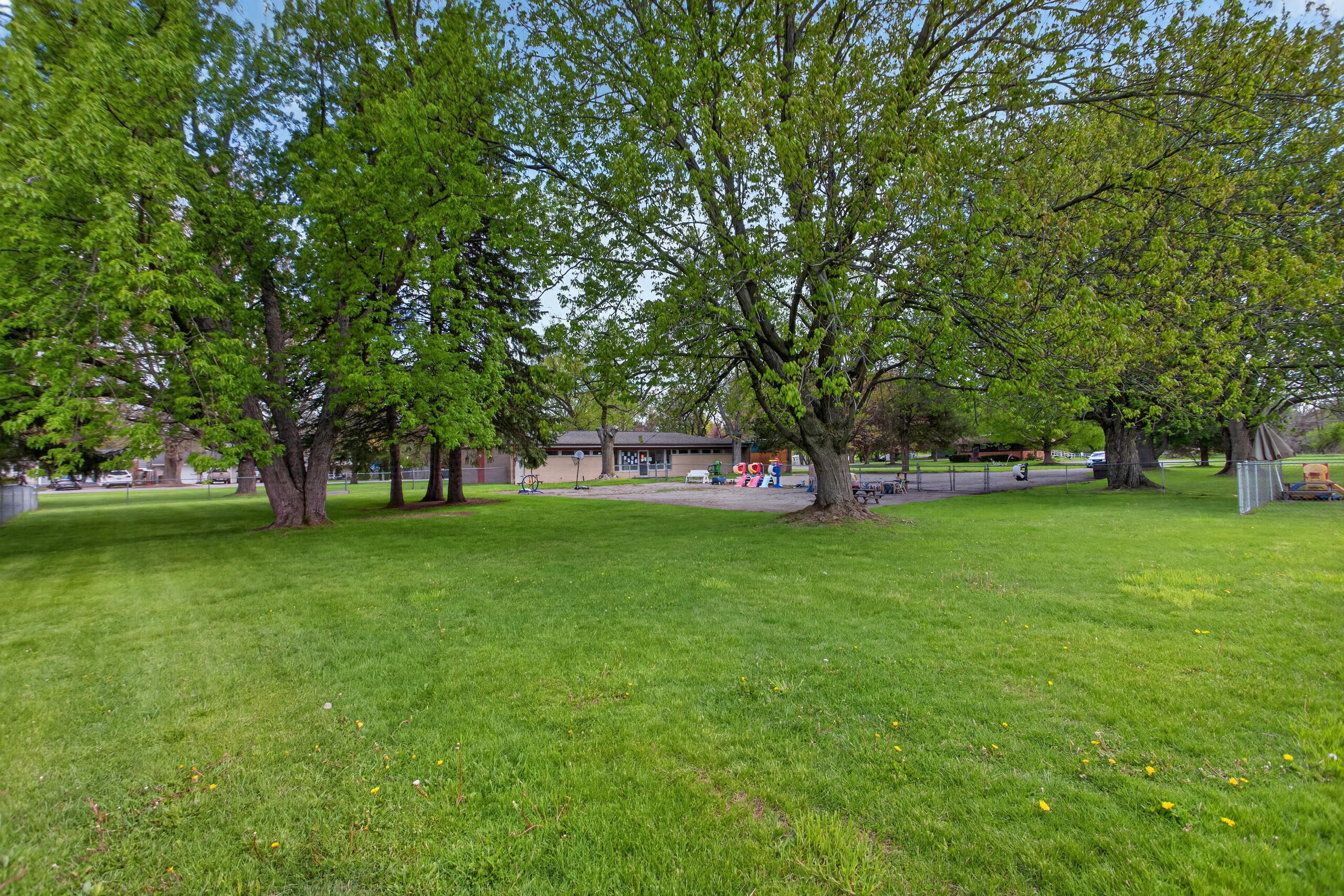 227 E State Street Property Photo 6